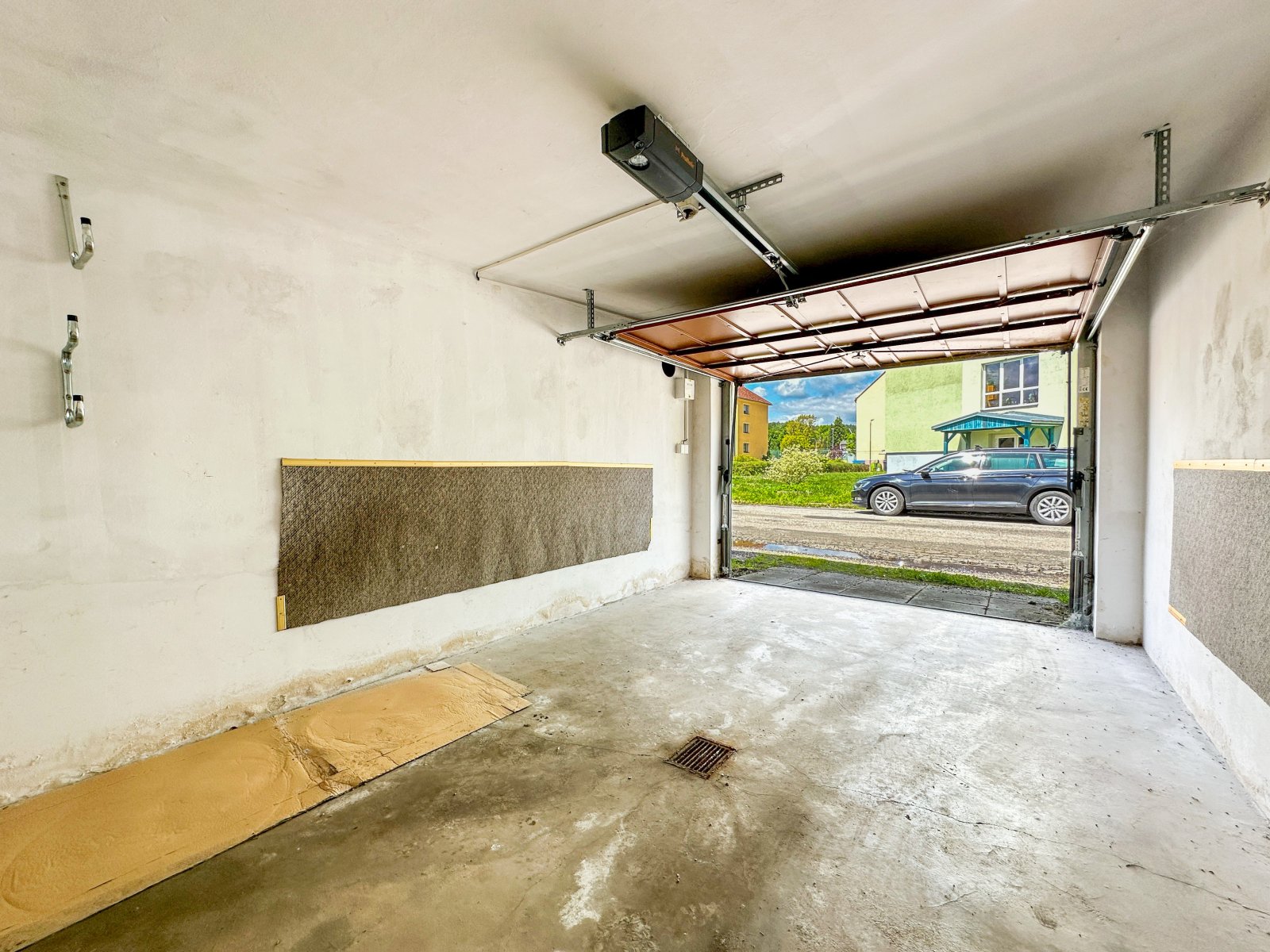 Rezervace: Garáž, elektrická vrata - Trutnov - Horní Staré Město