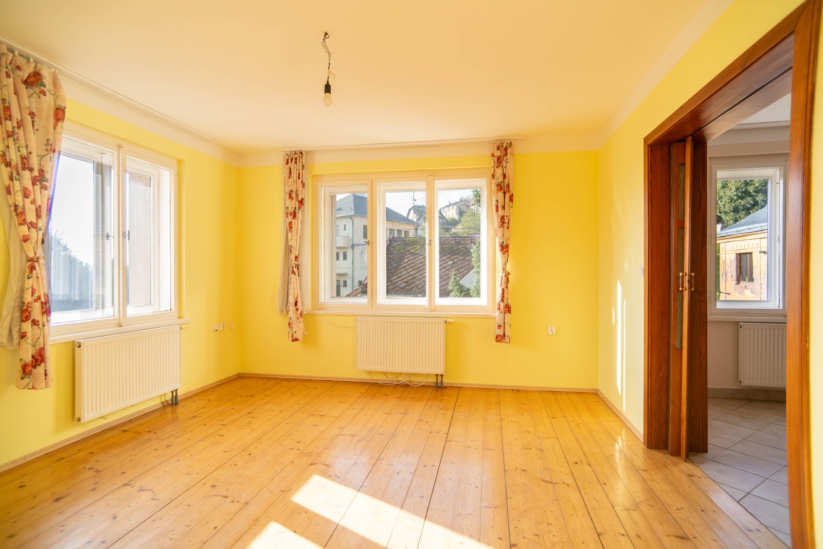 Rodinný dům se 3 bytovými jednotkami, 2x Garáž a zahrada – Úpice, ulice A. Bunzla