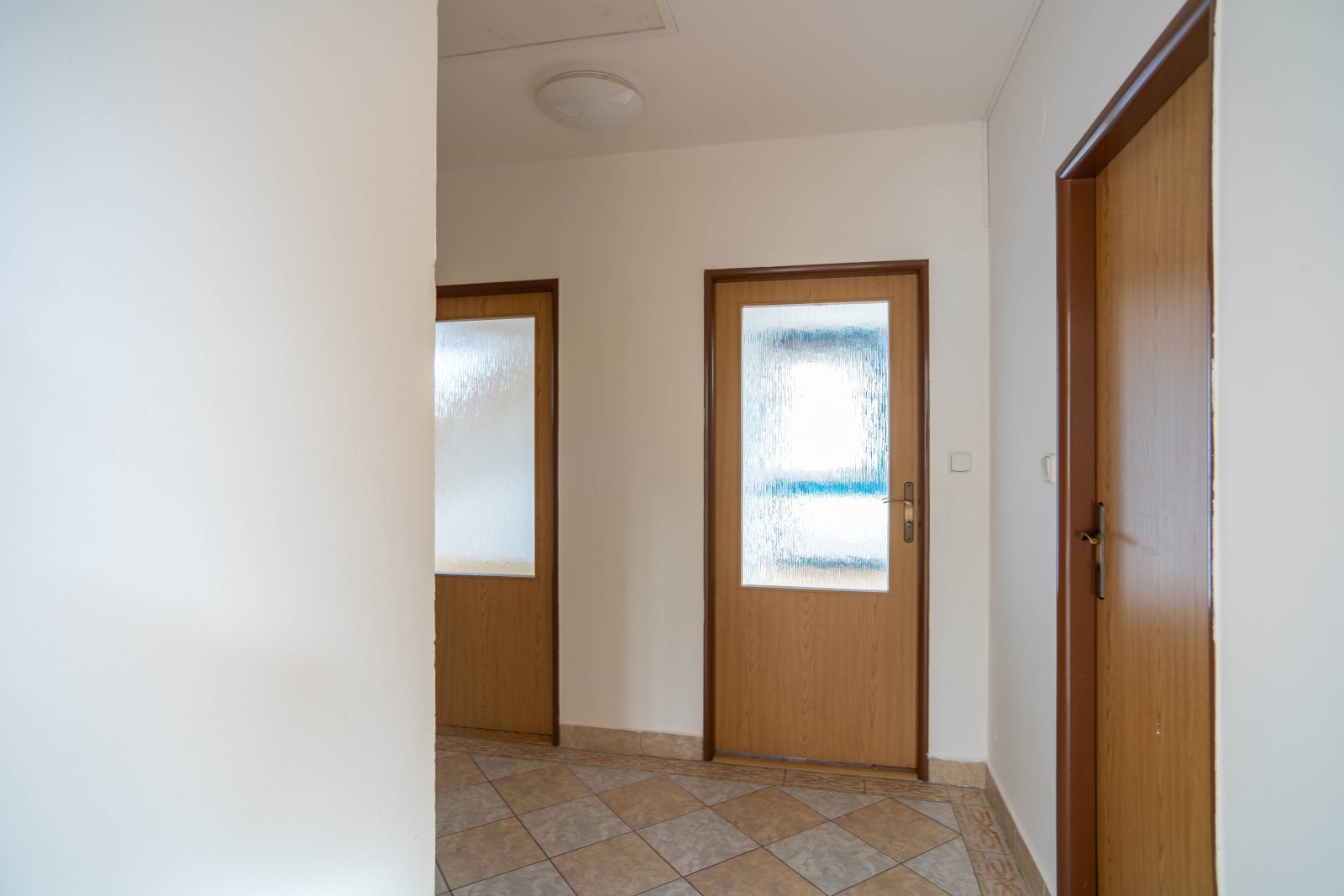 Rodinný dům se 3 bytovými jednotkami, 2x Garáž a zahrada – Úpice, ulice A. Bunzla