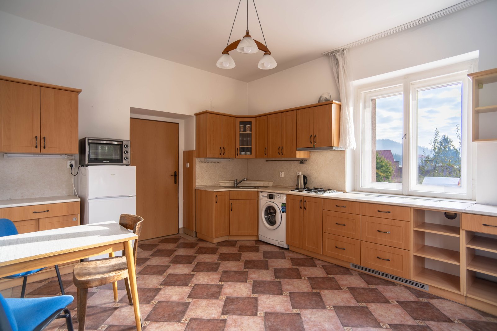 Rodinný dům se 3 bytovými jednotkami, 2x Garáž a zahrada – Úpice, ulice A. Bunzla