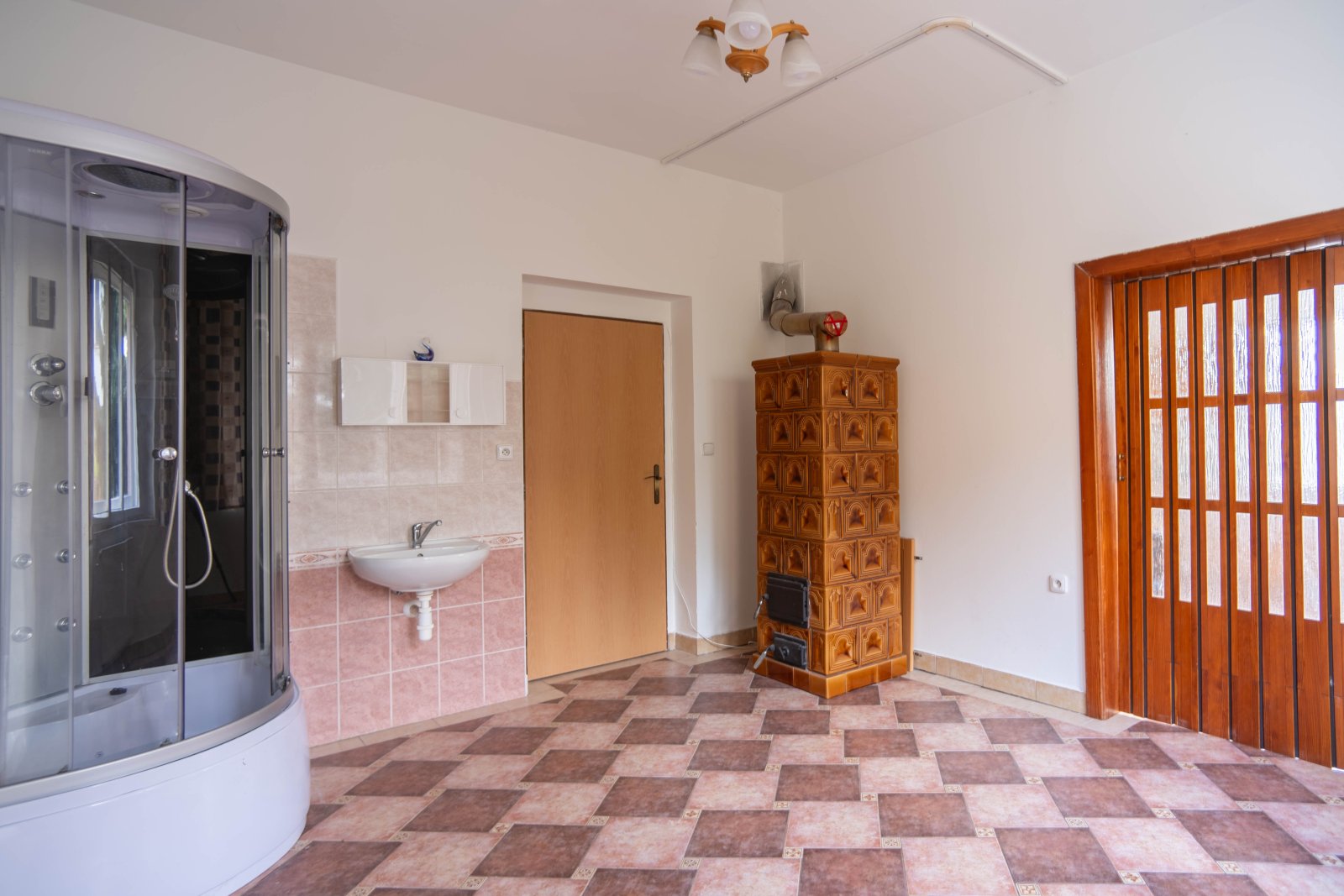 Rodinný dům se 3 bytovými jednotkami, 2x Garáž a zahrada – Úpice, ulice A. Bunzla