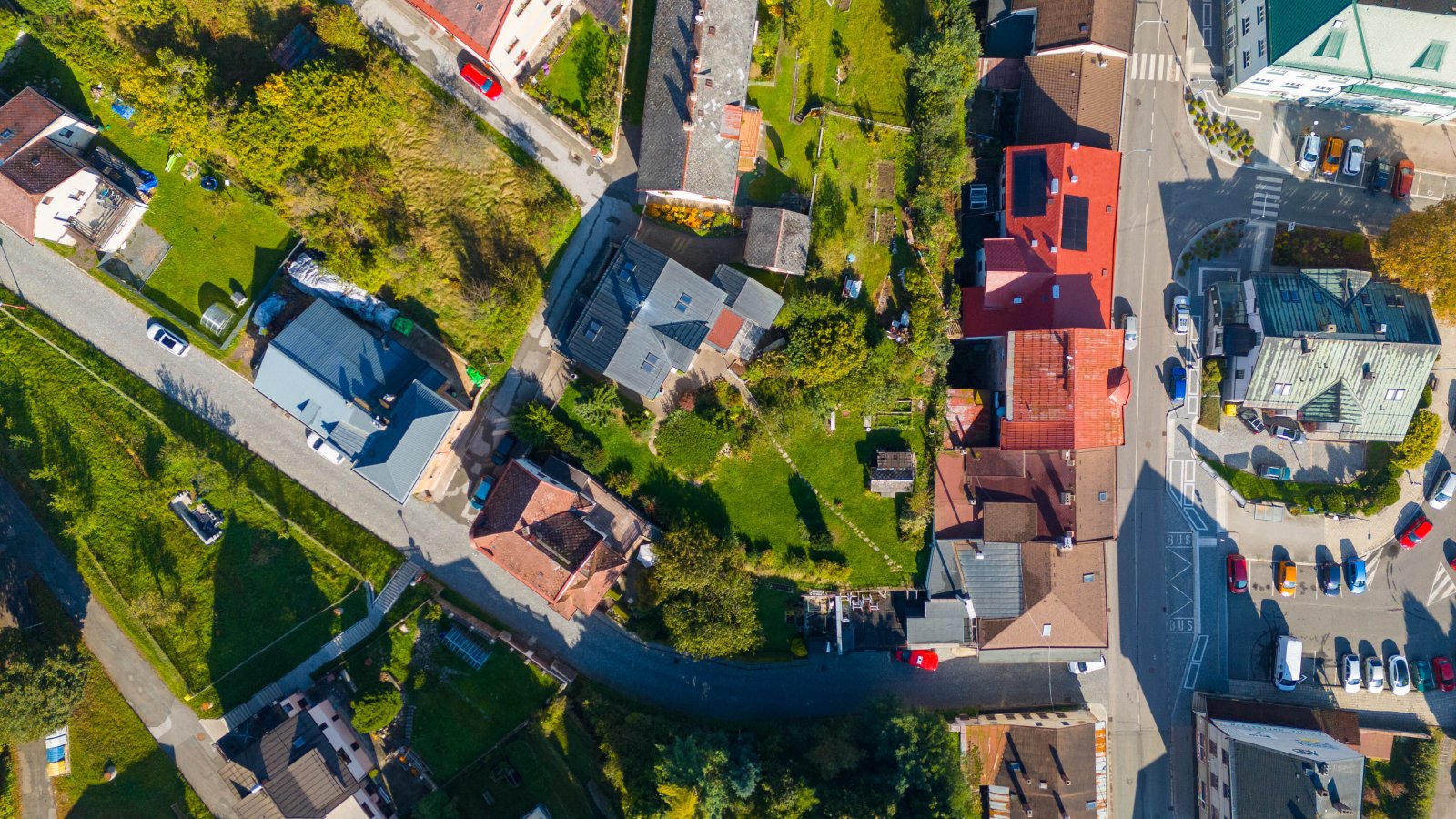Rodinný dům se 3 bytovými jednotkami, 2x Garáž a zahrada – Úpice, ulice A. Bunzla