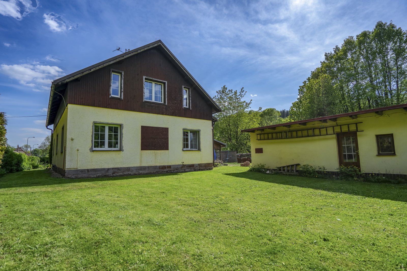 Rodinný dům s dvougaráží, vhodné jako dvougenerační bydlení, Trutnov, Rýchorská ul.