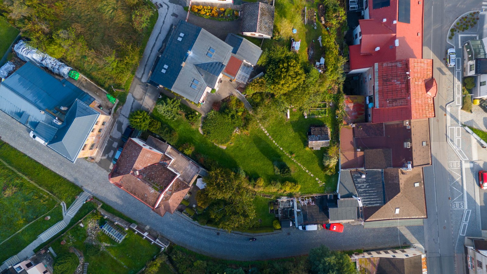 Rodinný dům se 3 bytovými jednotkami, 2x Garáž a zahrada – Úpice, ulice A. Bunzla