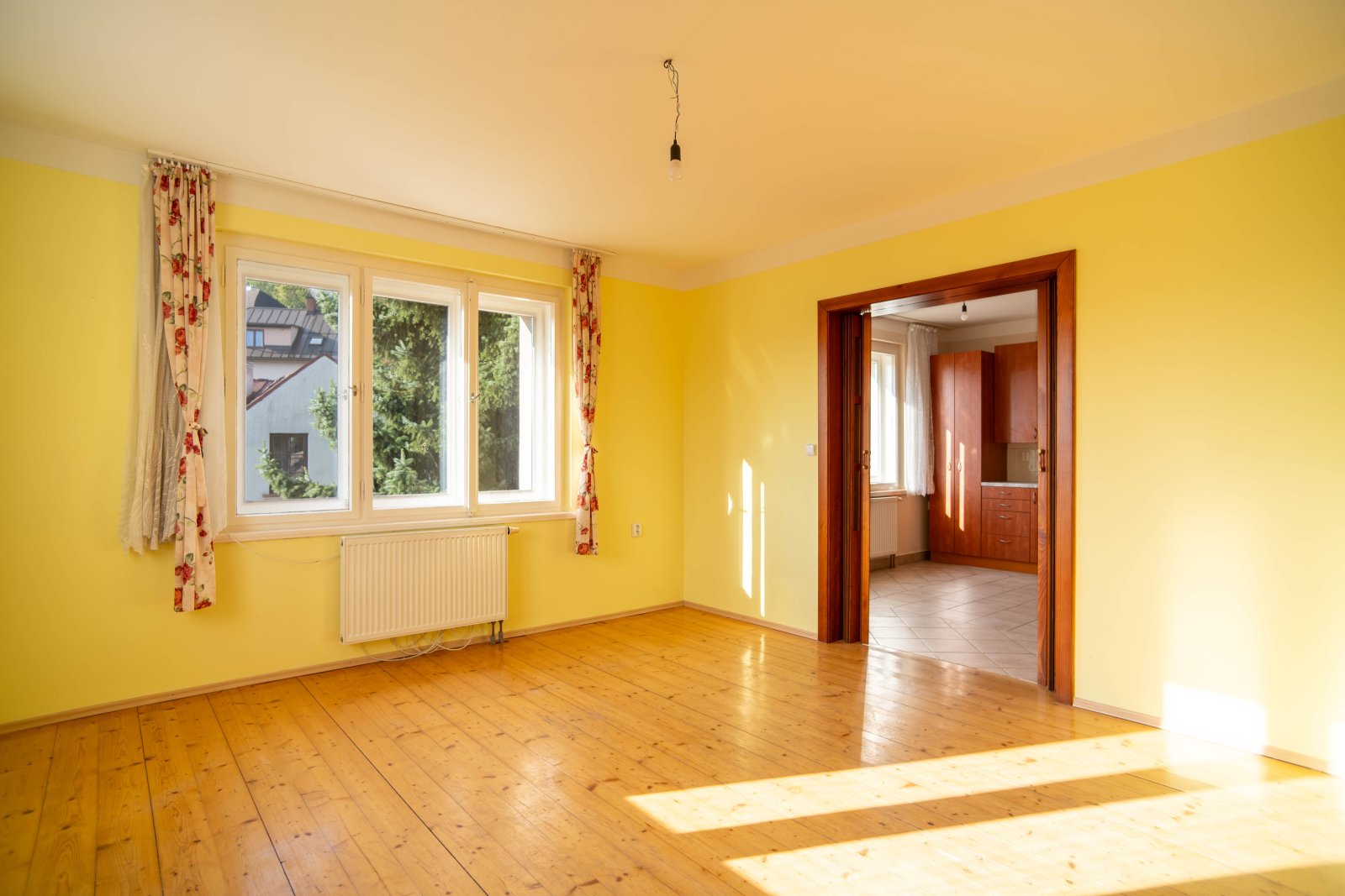 Rodinný dům se 3 bytovými jednotkami, 2x Garáž a zahrada – Úpice, ulice A. Bunzla