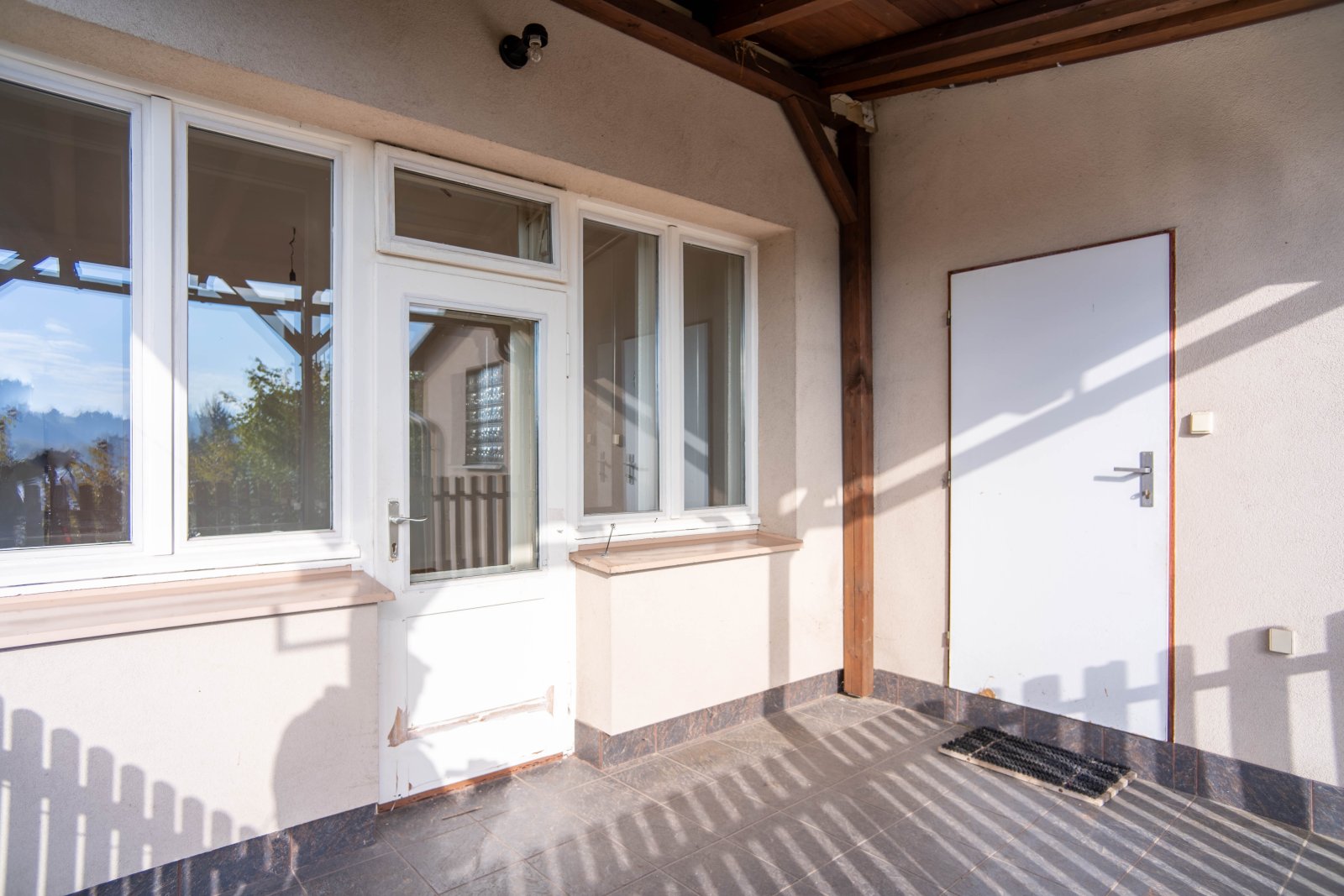 Rodinný dům se 3 bytovými jednotkami, 2x Garáž a zahrada – Úpice, ulice A. Bunzla