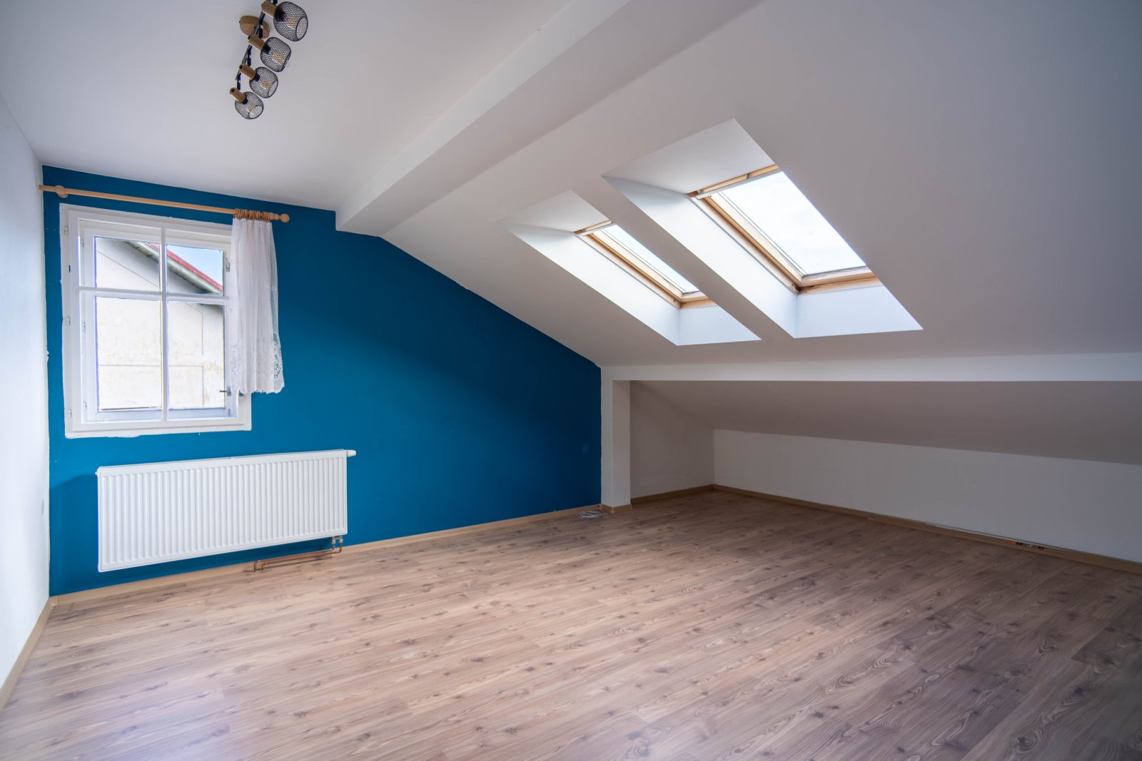 Rodinný dům se 3 bytovými jednotkami, 2x Garáž a zahrada – Úpice, ulice A. Bunzla