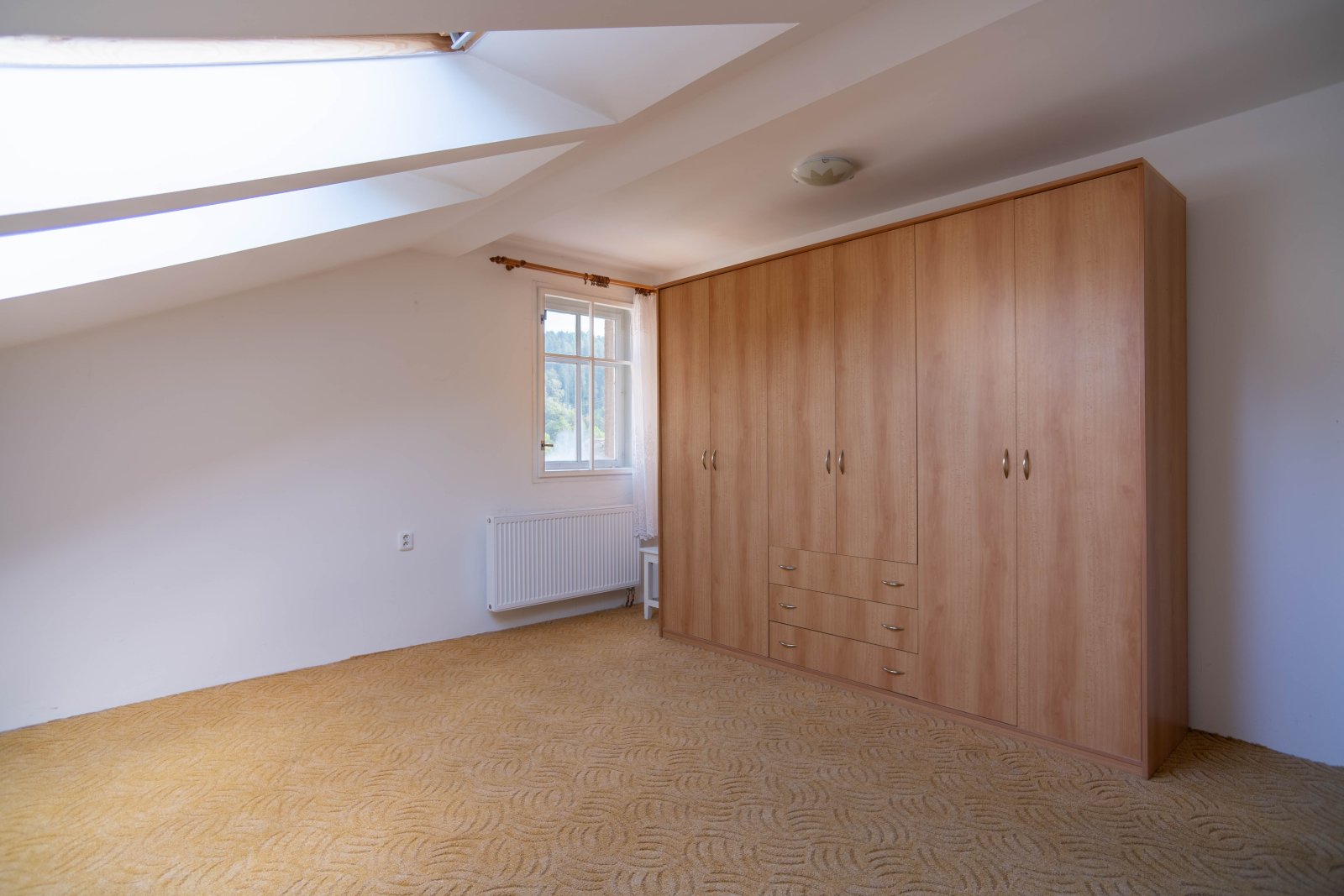 Rodinný dům se 3 bytovými jednotkami, 2x Garáž a zahrada – Úpice, ulice A. Bunzla