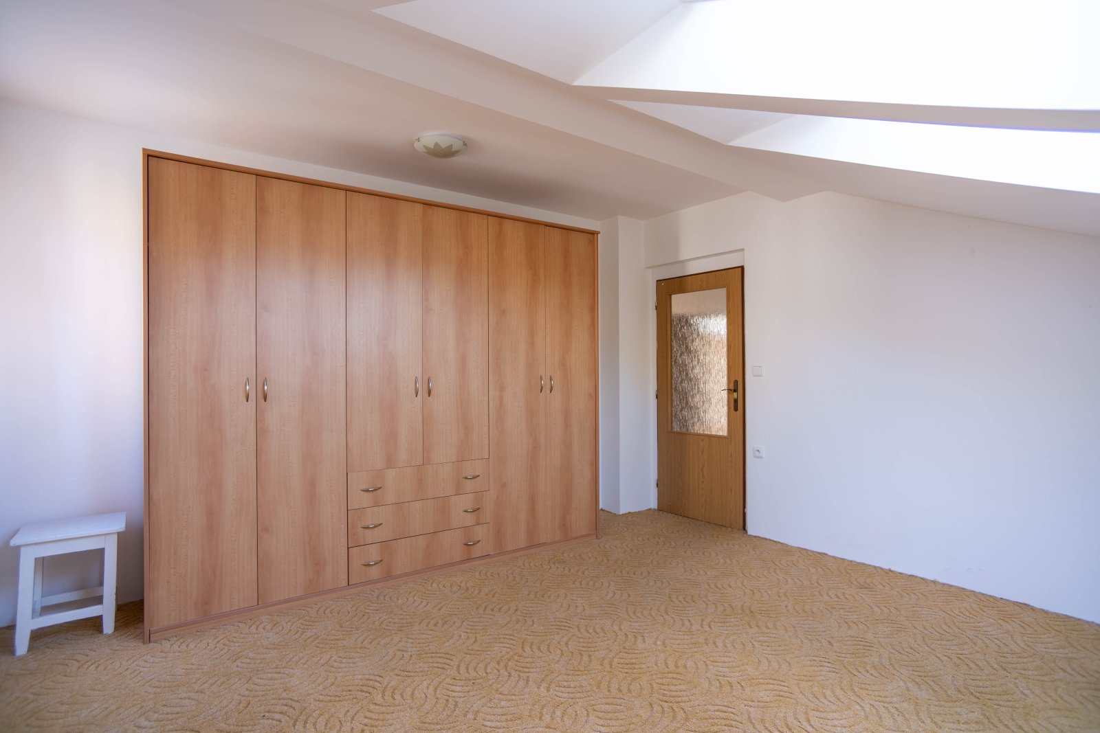 Rodinný dům se 3 bytovými jednotkami, 2x Garáž a zahrada – Úpice, ulice A. Bunzla