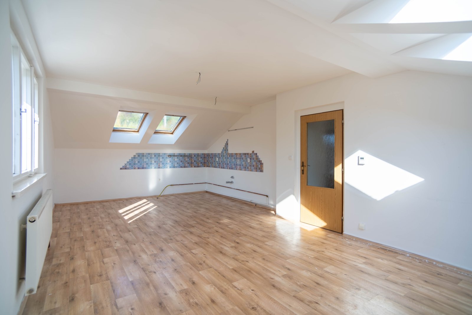 Rodinný dům se 3 bytovými jednotkami, 2x Garáž a zahrada – Úpice, ulice A. Bunzla