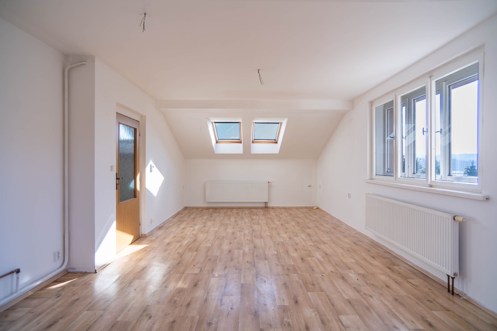 Rodinný dům se 3 bytovými jednotkami, 2x Garáž a zahrada – Úpice, ulice A. Bunzla