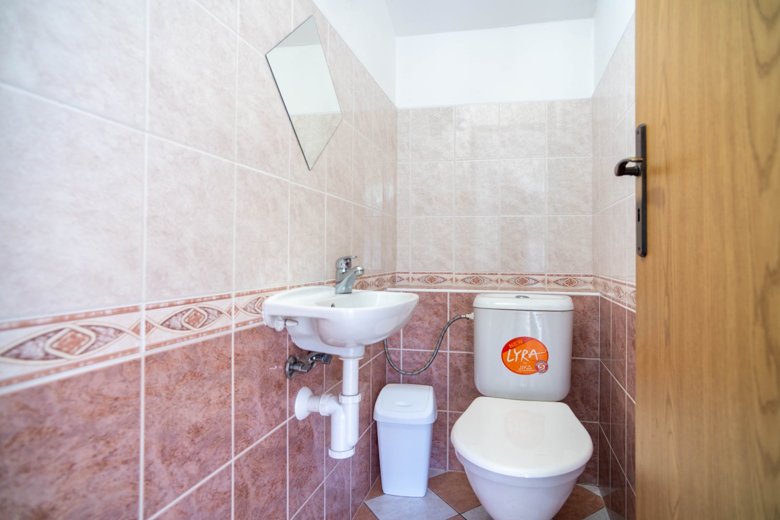 Rodinný dům se 3 bytovými jednotkami, 2x Garáž a zahrada – Úpice, ulice A. Bunzla