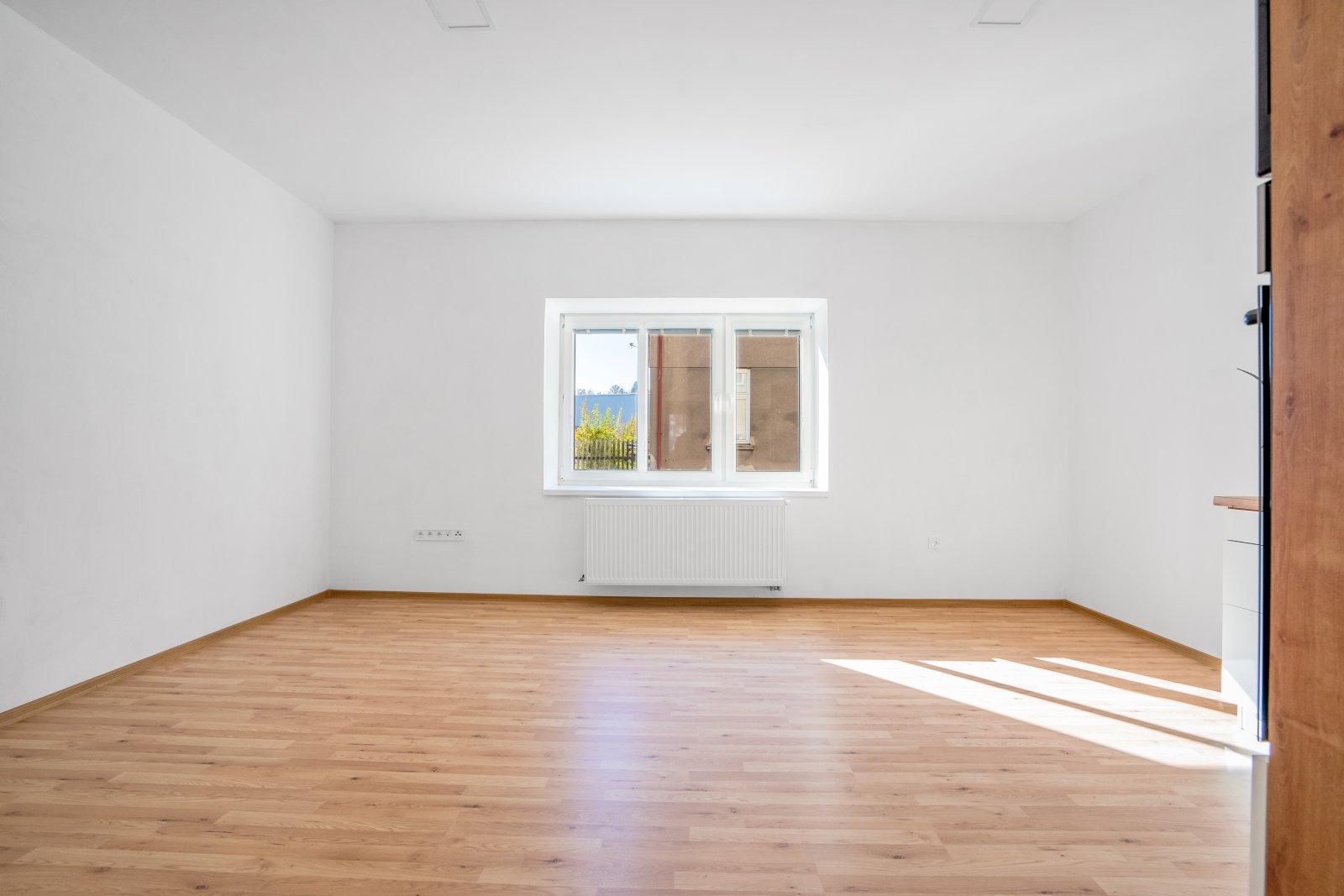 Zděný byt 2+kk po kompletní rekonstrukci, osobní vlastnictví, Úpice, okres Trutnov