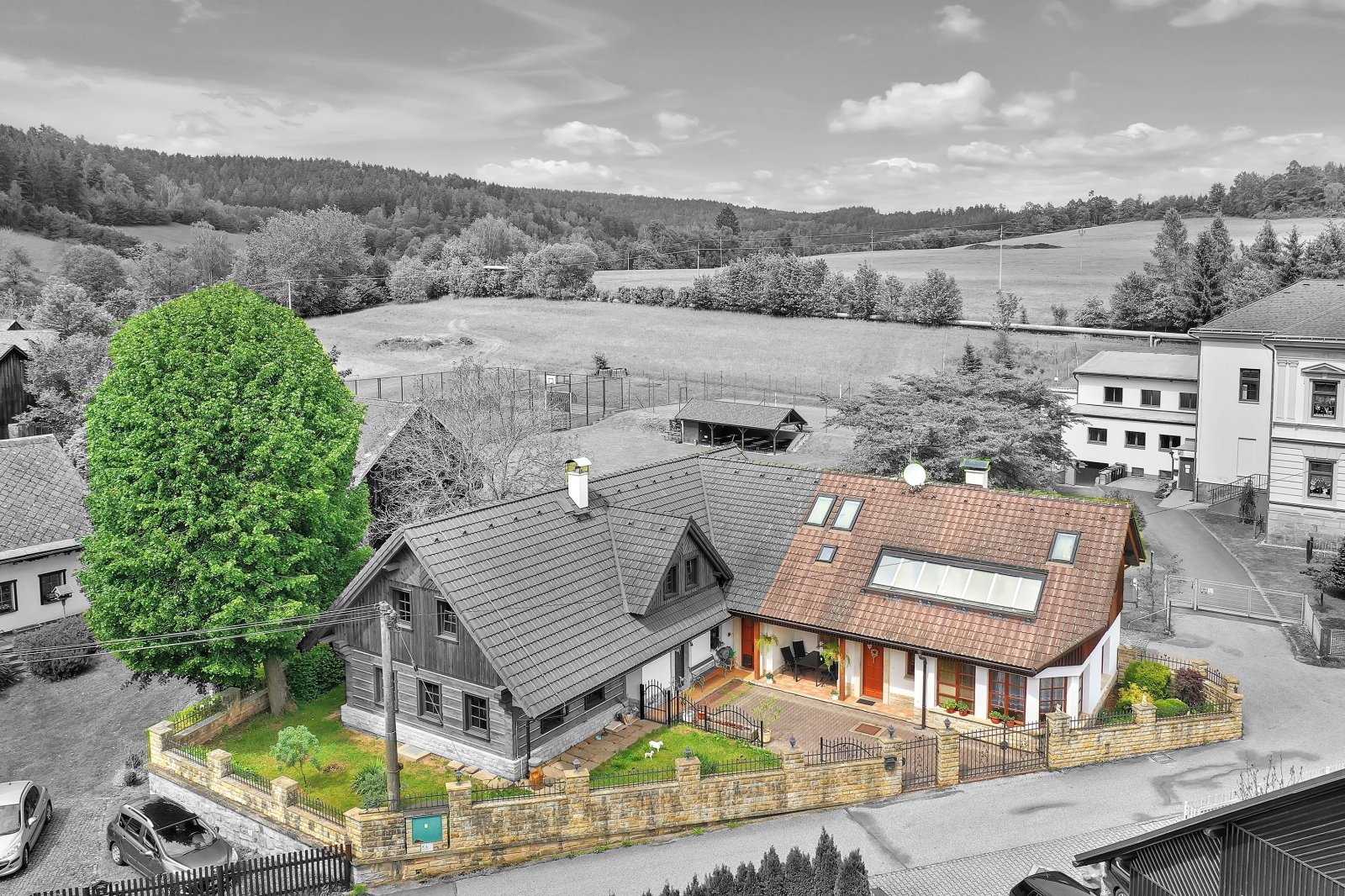 Poloroubenka a rodinný dům - Suchovršice - Trutnov