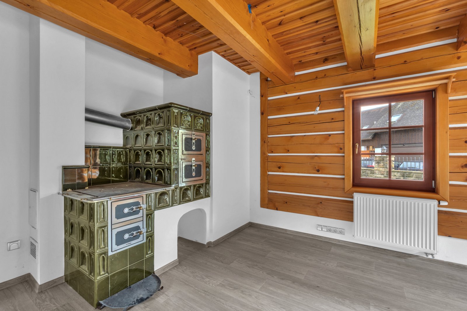 Poloroubenka a rodinný dům - Suchovršice - Trutnov