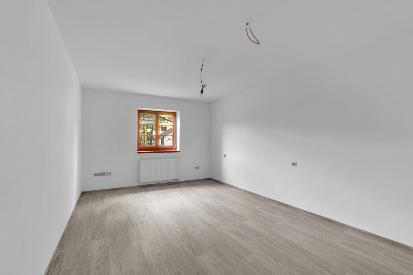 Poloroubenka a rodinný dům - Suchovršice - Trutnov