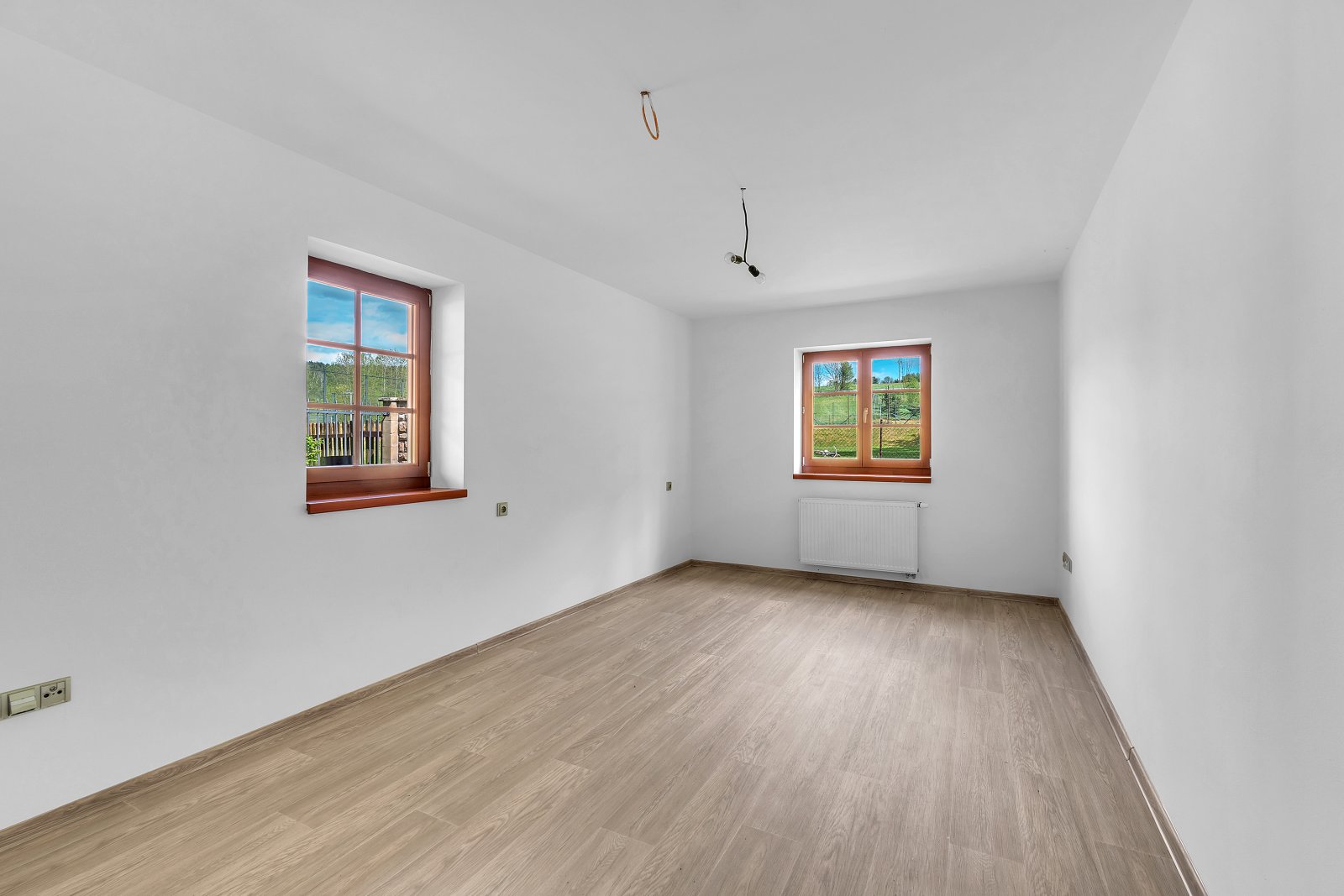 Poloroubenka a rodinný dům - Suchovršice - Trutnov