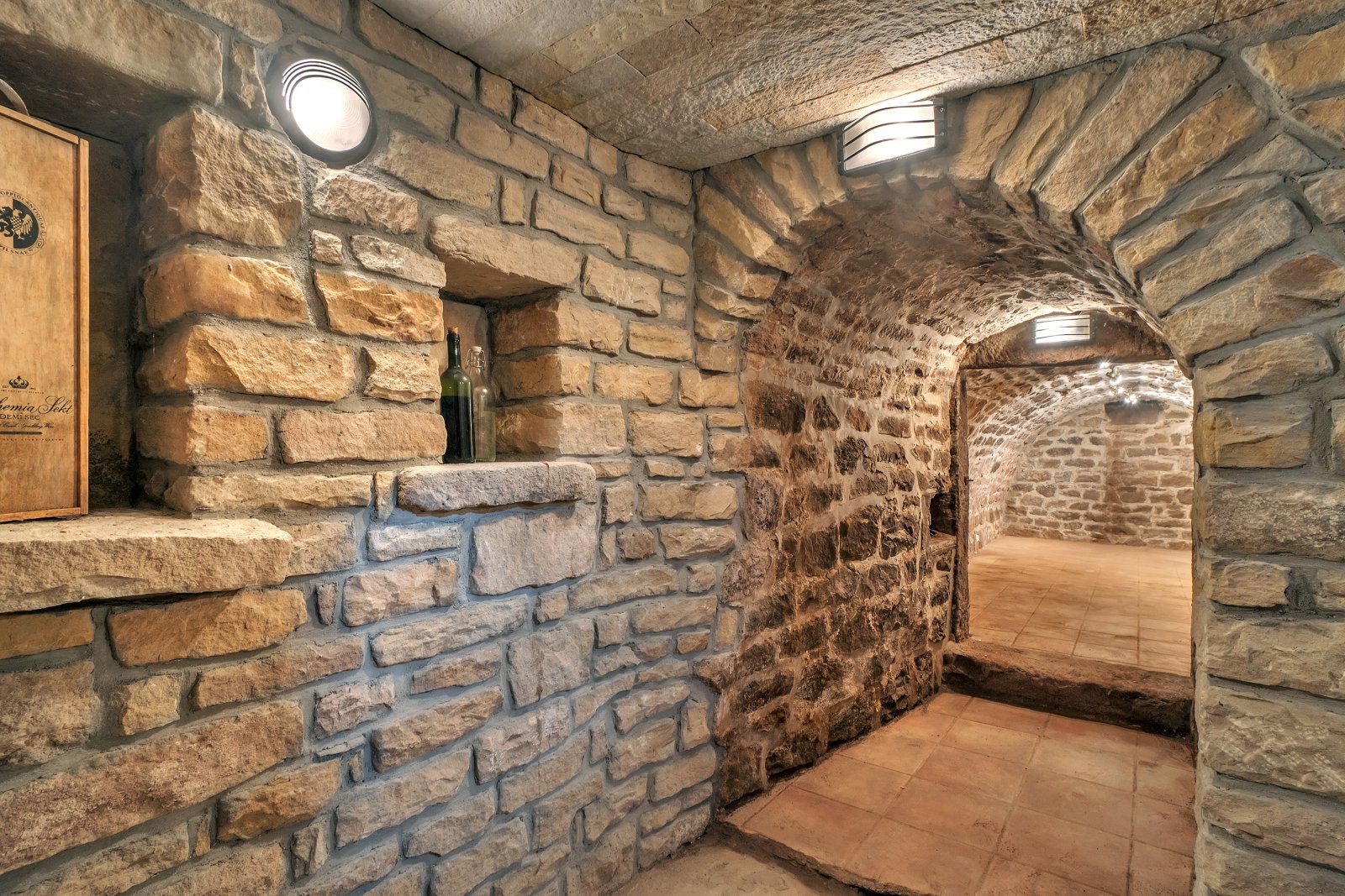 Poloroubenka a rodinný dům - Suchovršice - Trutnov