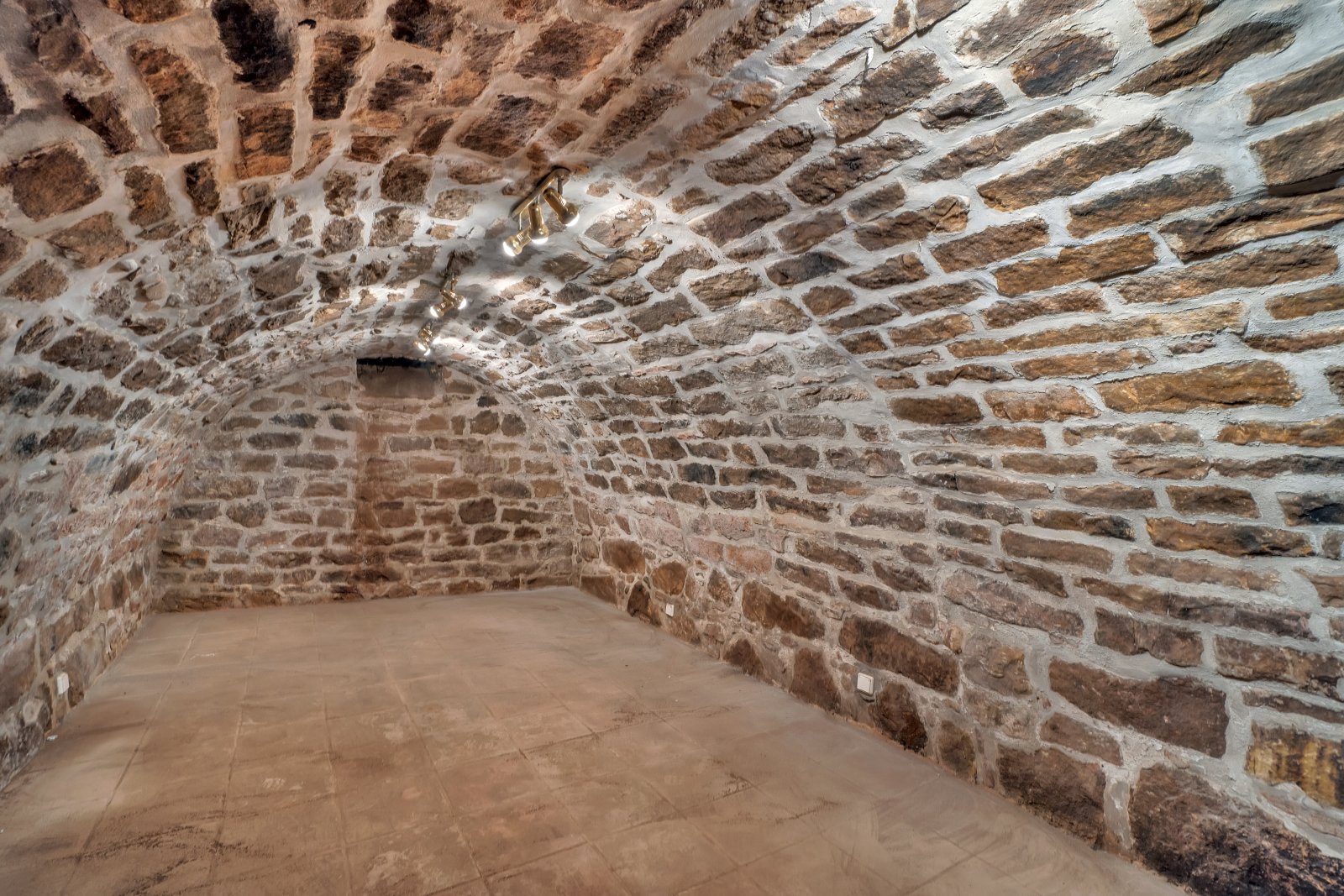 Poloroubenka a rodinný dům - Suchovršice - Trutnov