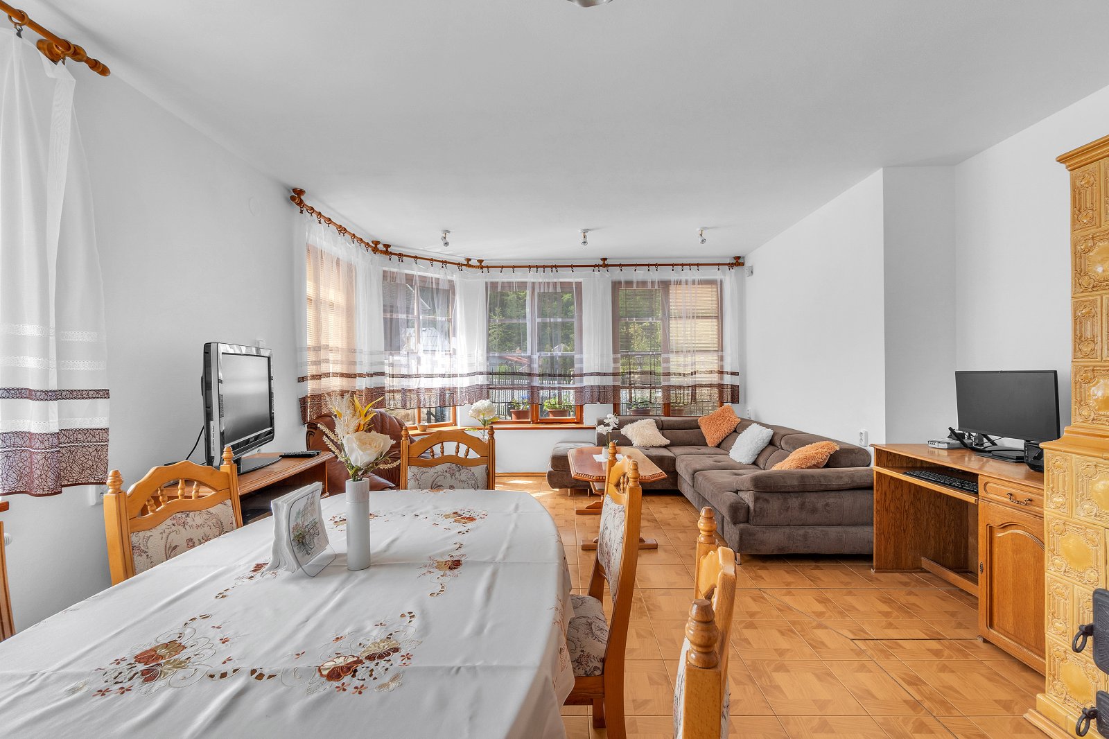 Poloroubenka a rodinný dům - Suchovršice - Trutnov