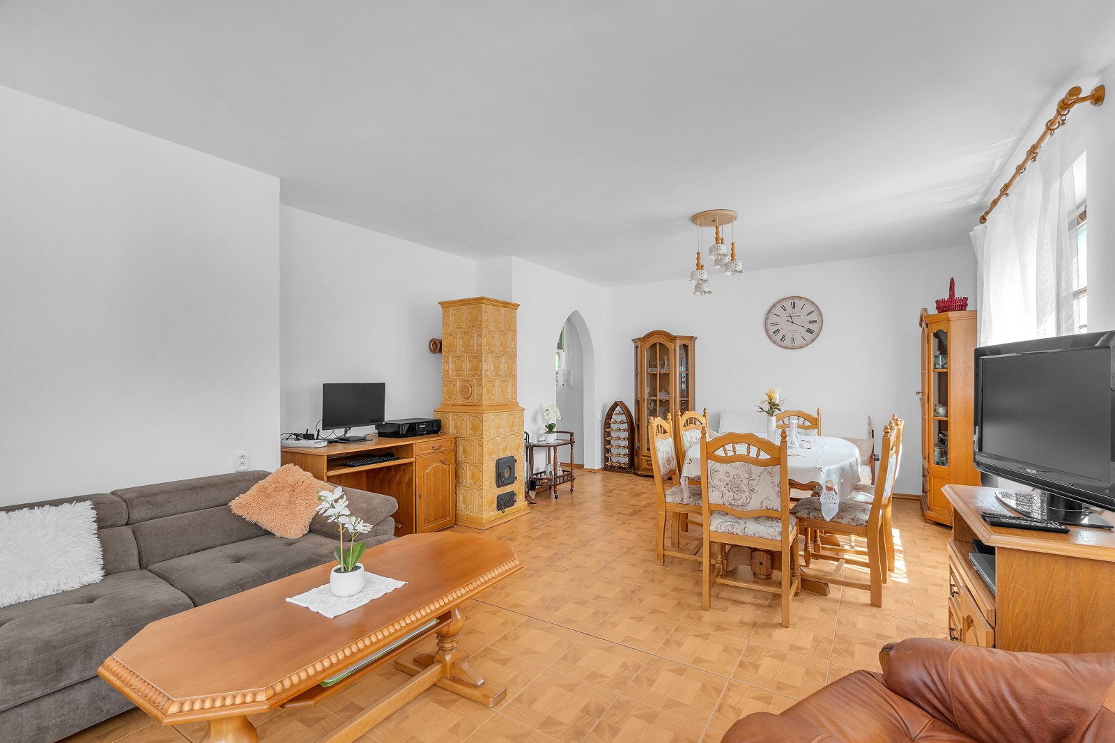 Poloroubenka a rodinný dům - Suchovršice - Trutnov