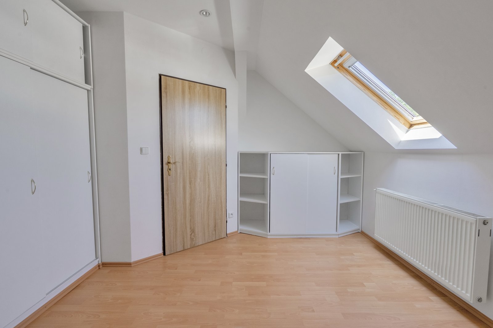 Zděný byt 2+kk po rekonstrukci, garáž, společná zahrada, Trutnov - centrum, ul. Polská