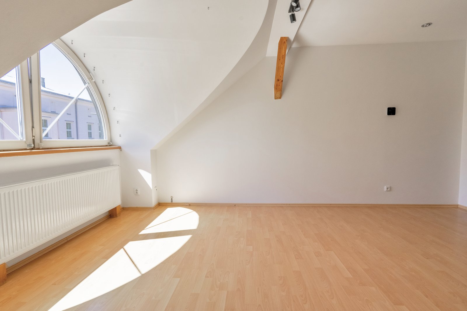 Zděný byt 2+kk po rekonstrukci, garáž, společná zahrada, Trutnov - centrum, ul. Polská