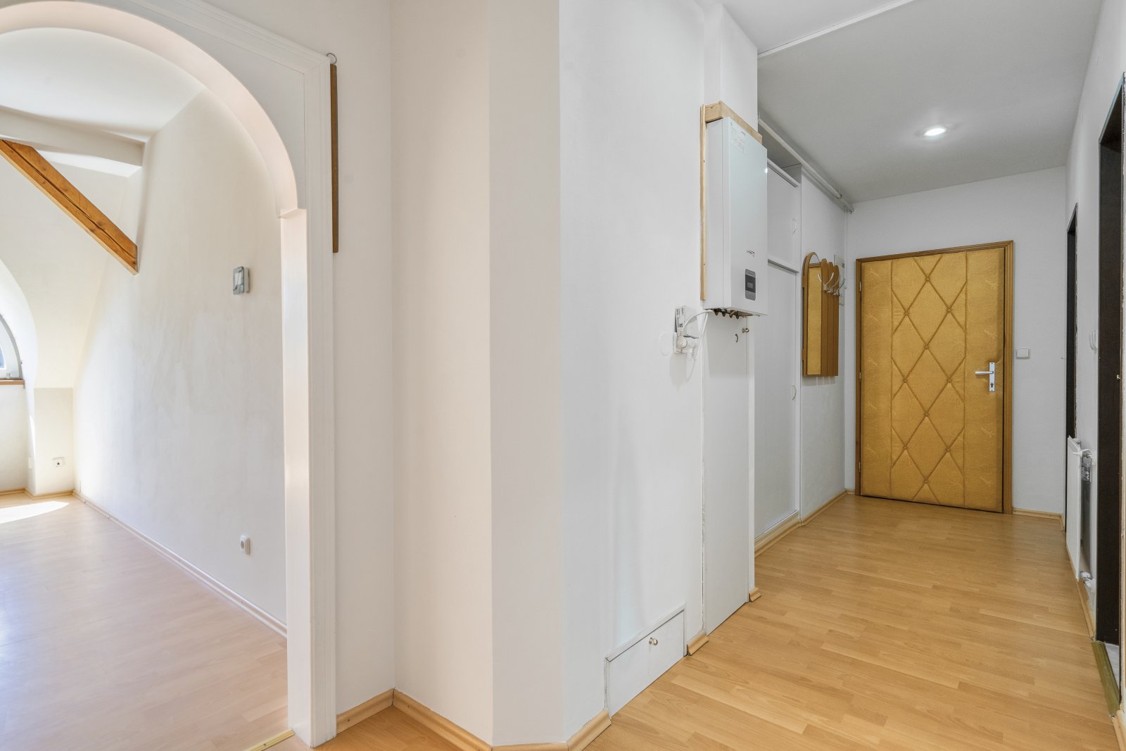Zděný byt 2+kk po rekonstrukci, garáž, společná zahrada, Trutnov - centrum, ul. Polská