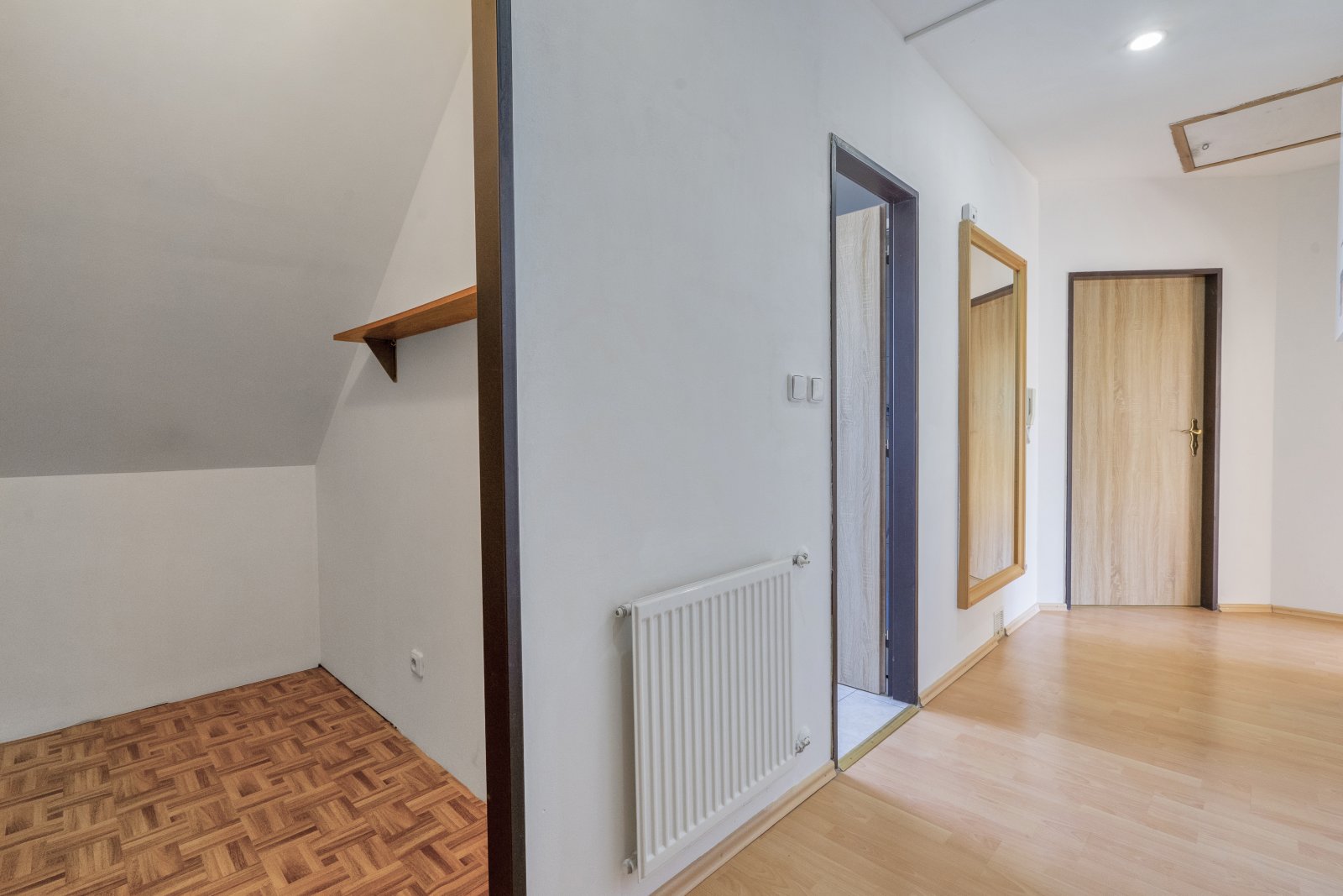 Zděný byt 2+kk po rekonstrukci, garáž, společná zahrada, Trutnov - centrum, ul. Polská