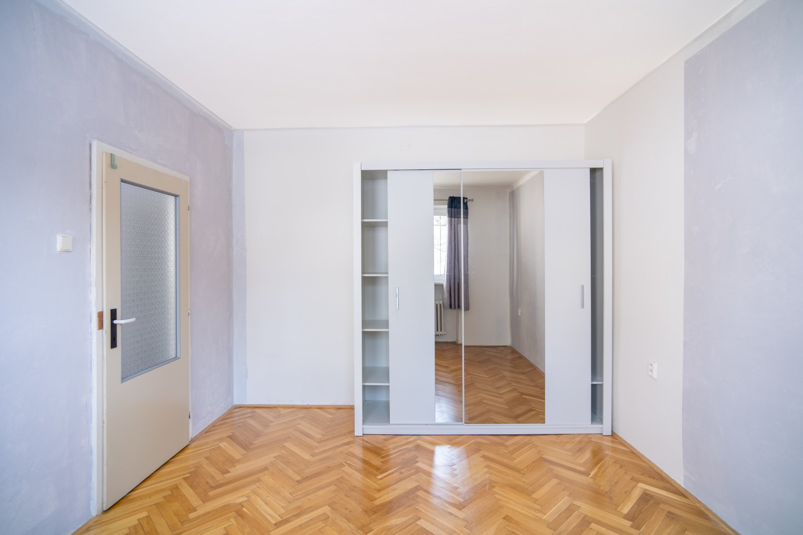 Pronájem bytu 2+1 s balkonem, 56 m² + 2 sklepy – Trutnov, ul. Železničářská