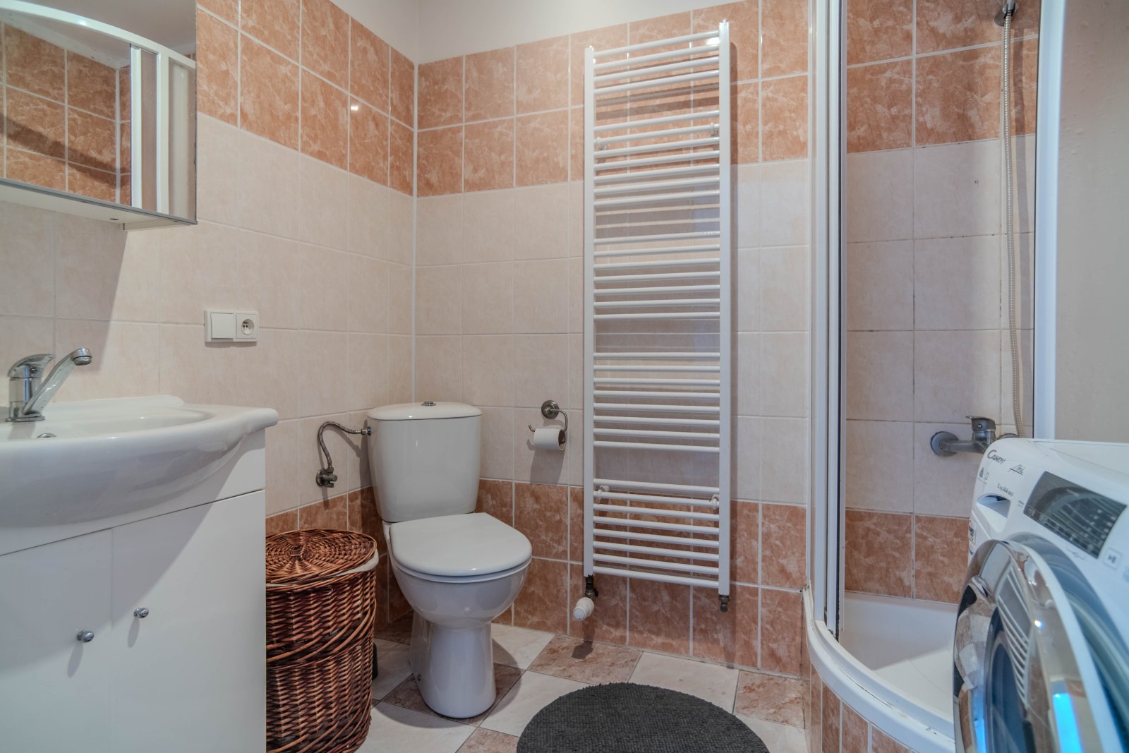 Pronájem: Byt 1+1 v širším centru Trutnova, zahrada, sklep