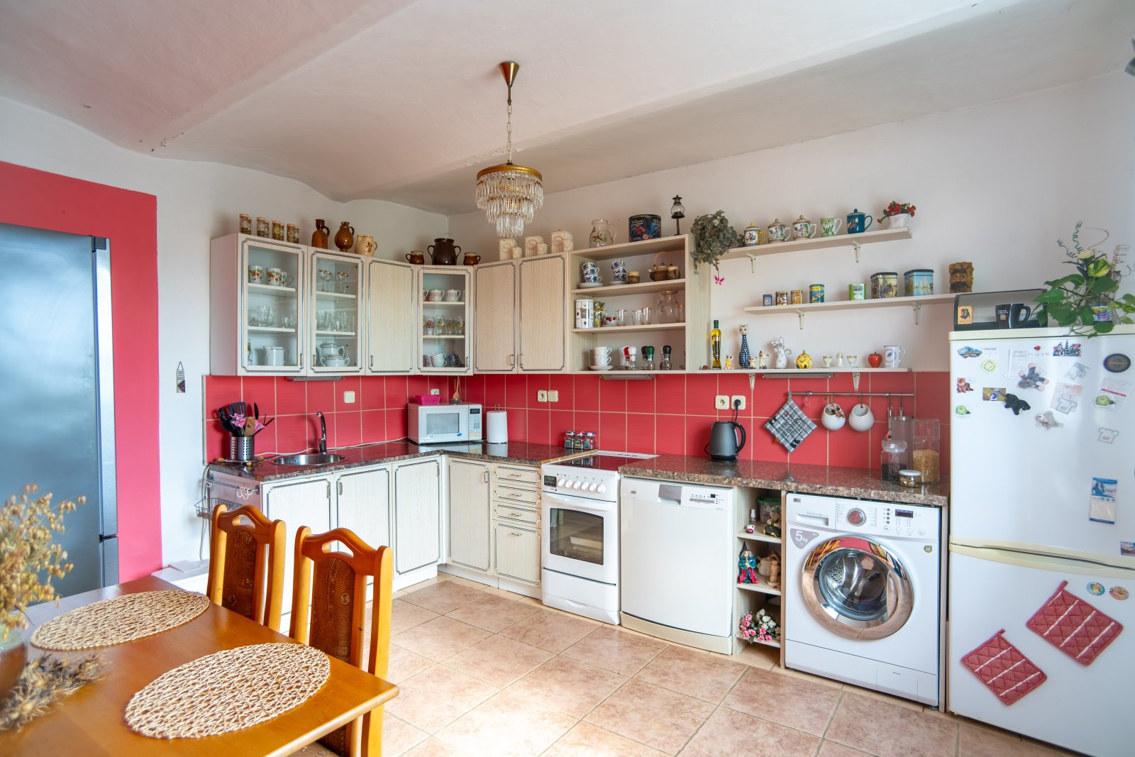 Rodinný dům s velkou zahradou, 2x garáž – Vlčice u Trutnova