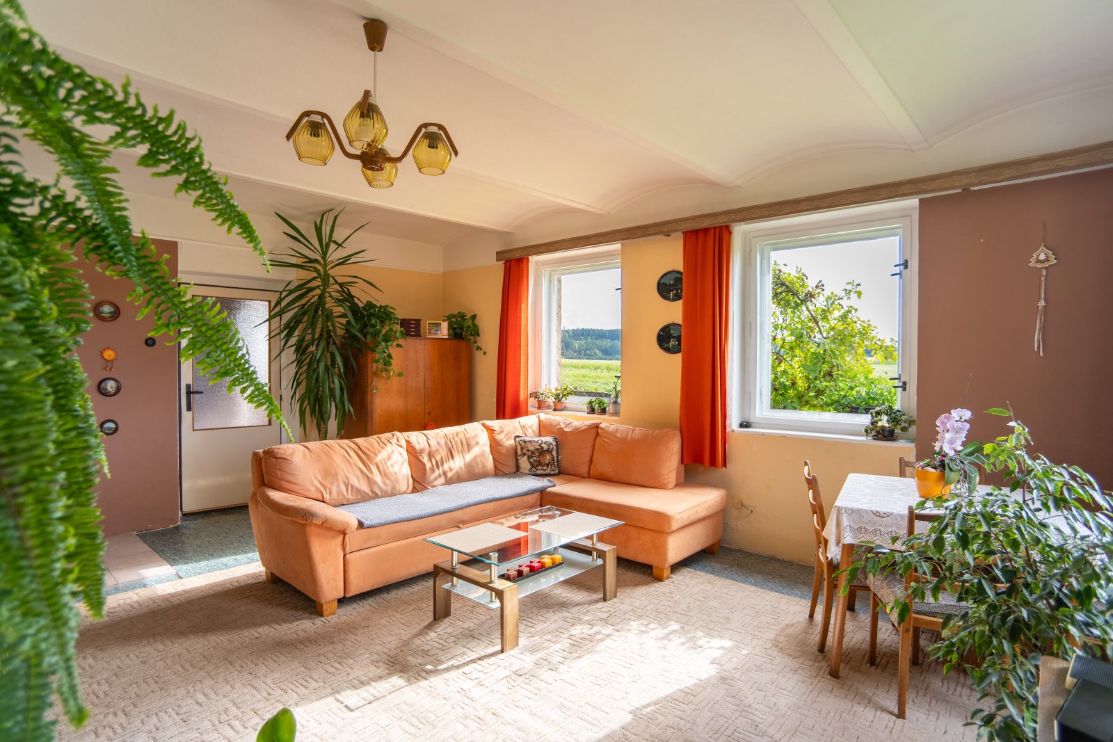 Rodinný dům s velkou zahradou, 2x garáž – Vlčice u Trutnova