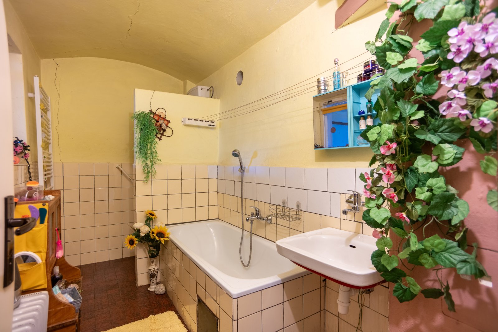 Rodinný dům s velkou zahradou, 2x garáž – Vlčice u Trutnova