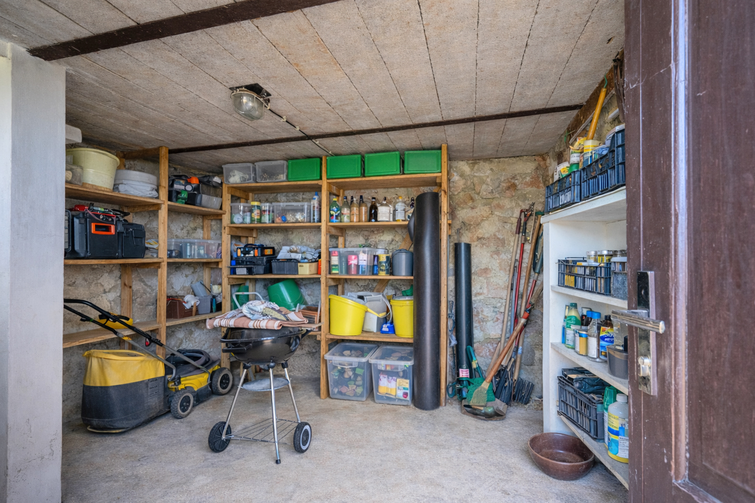 Dvoupodlažní chatka s podkrovím, Trutnov - Kryblice, zadní část kolonie