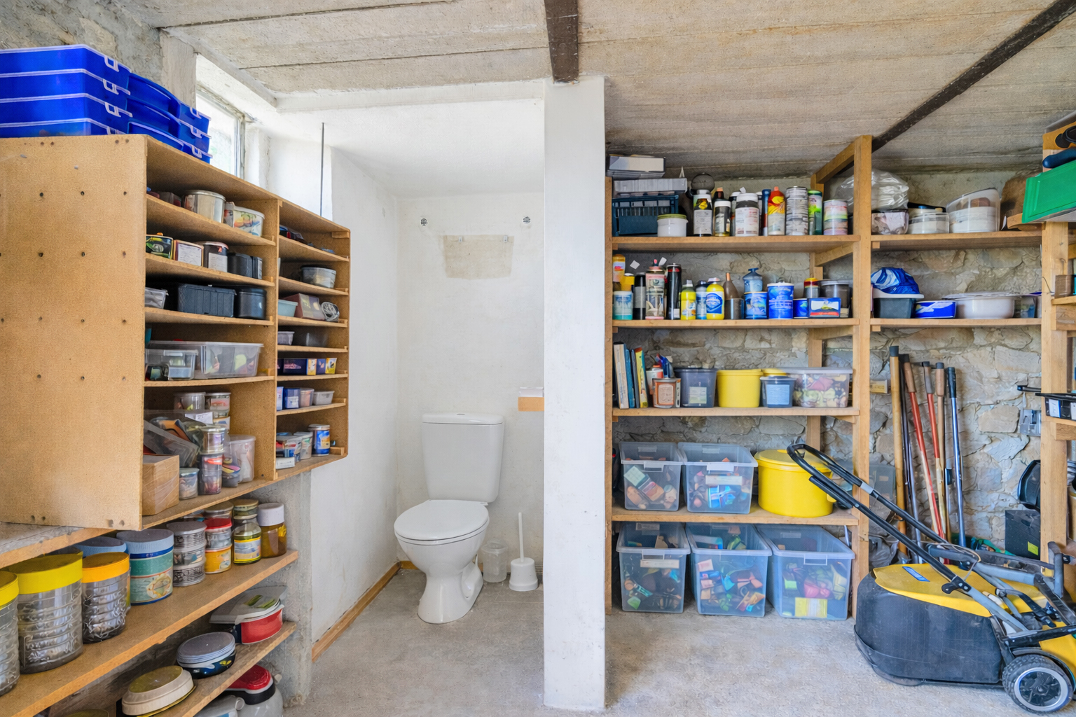 Dvoupodlažní chatka s podkrovím, Trutnov - Kryblice, zadní část kolonie