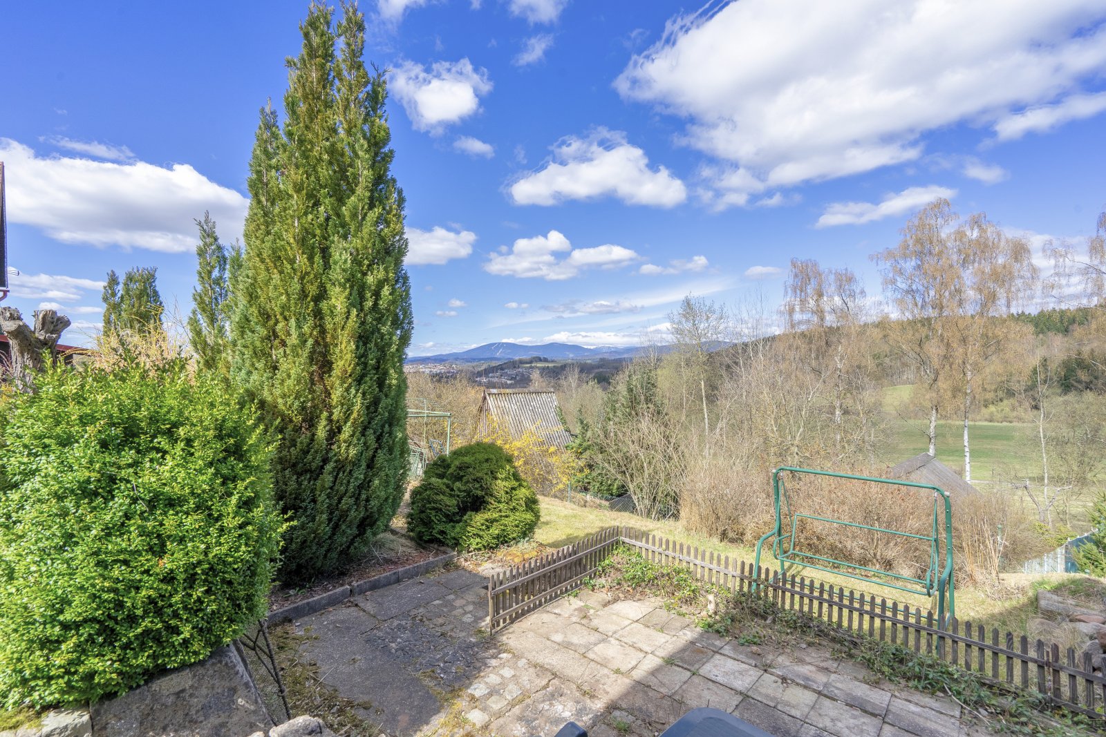 Dvoupodlažní chatka s podkrovím, Trutnov - Kryblice, zadní část kolonie