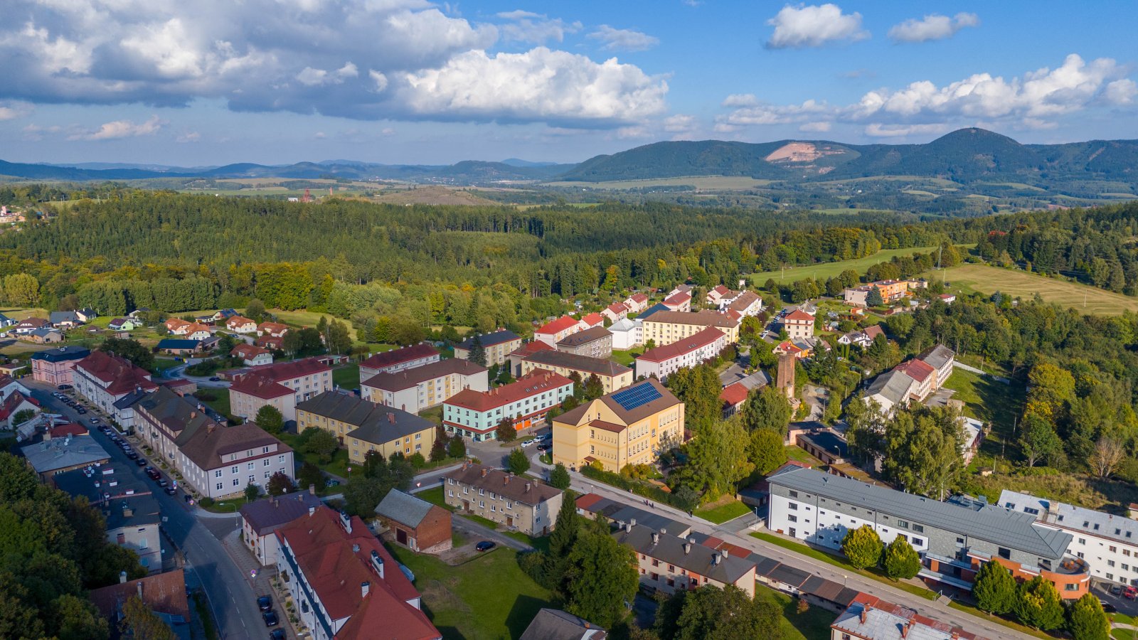 Slunný byt 3+1 - Žacléř - centrum - ulice  Na Pilíři