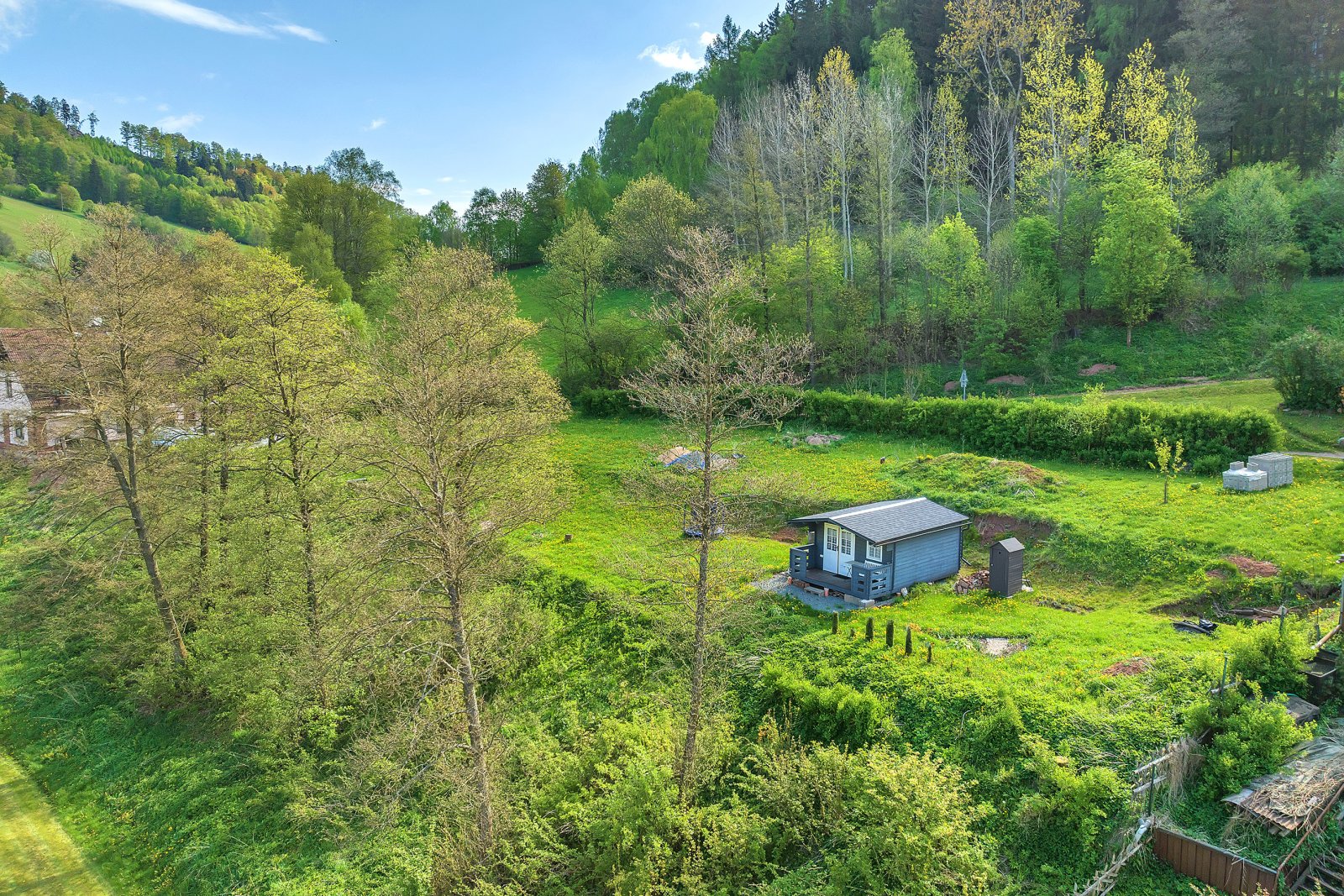 Stavební pozemek s vlastní studnou, el. přípojkou, Chvaleč - Petříkovice, okres Trutnov