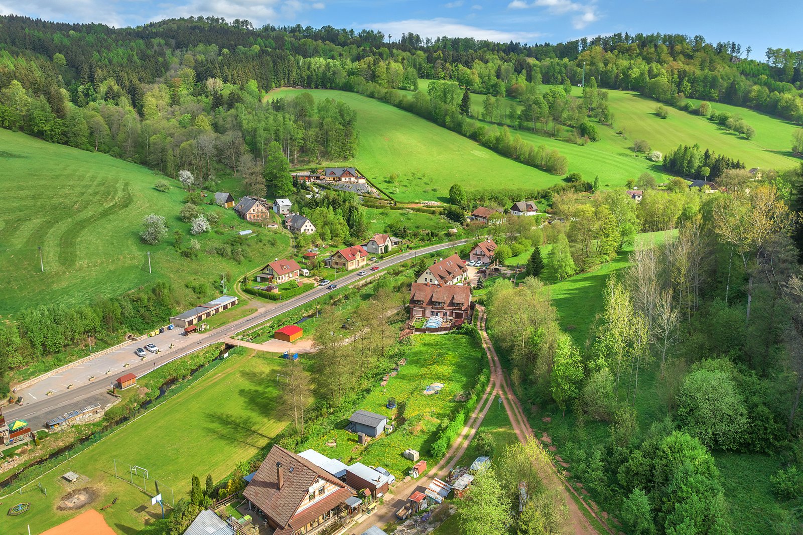 Stavební pozemek s vlastní studnou, el. přípojkou, Chvaleč - Petříkovice, okres Trutnov