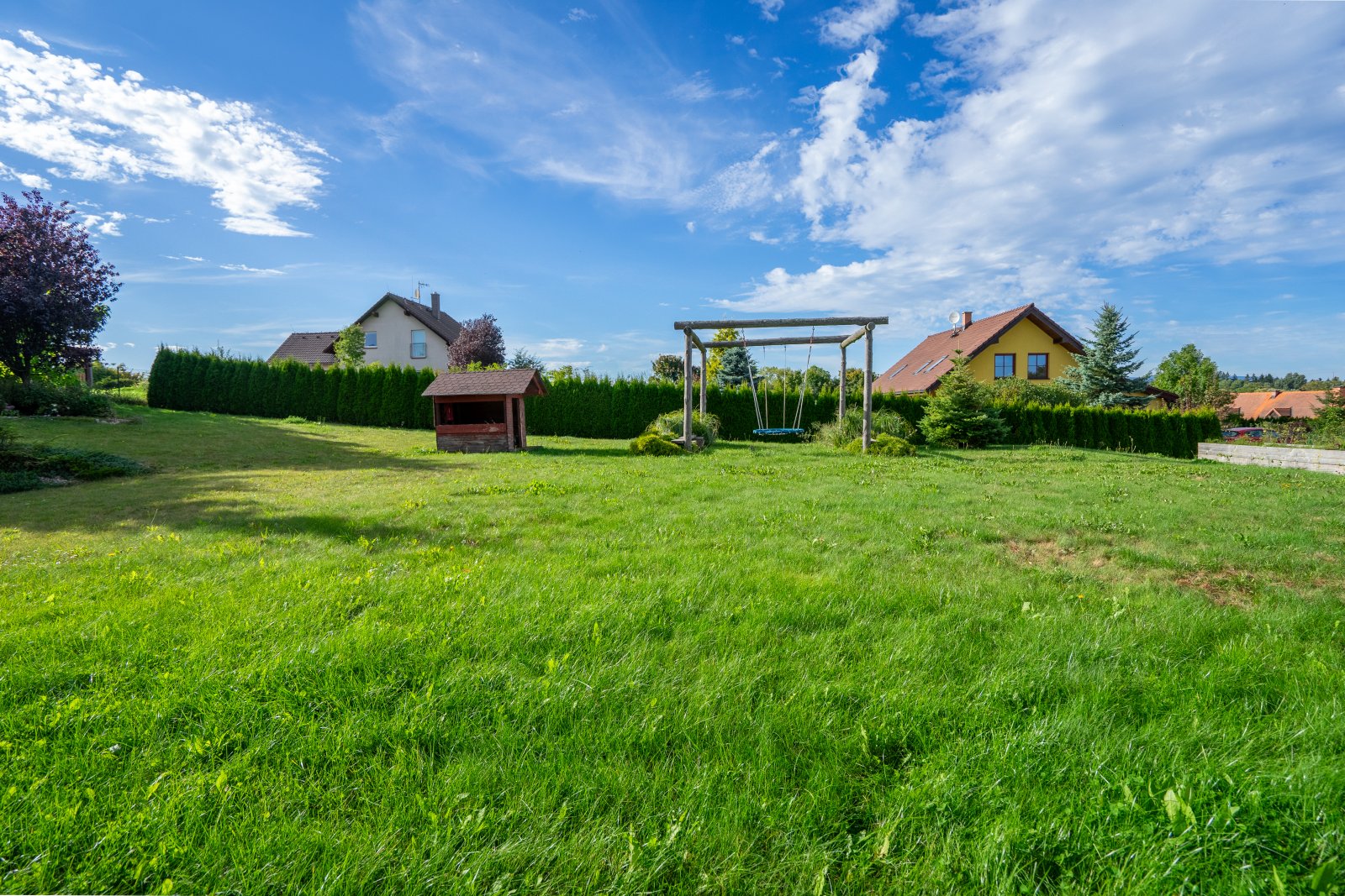 Mimořádně úsporný rodinný dům, dvougaráž, kolaudace 2011, Trutnov, Nový Rokytník, Nad Silnicí