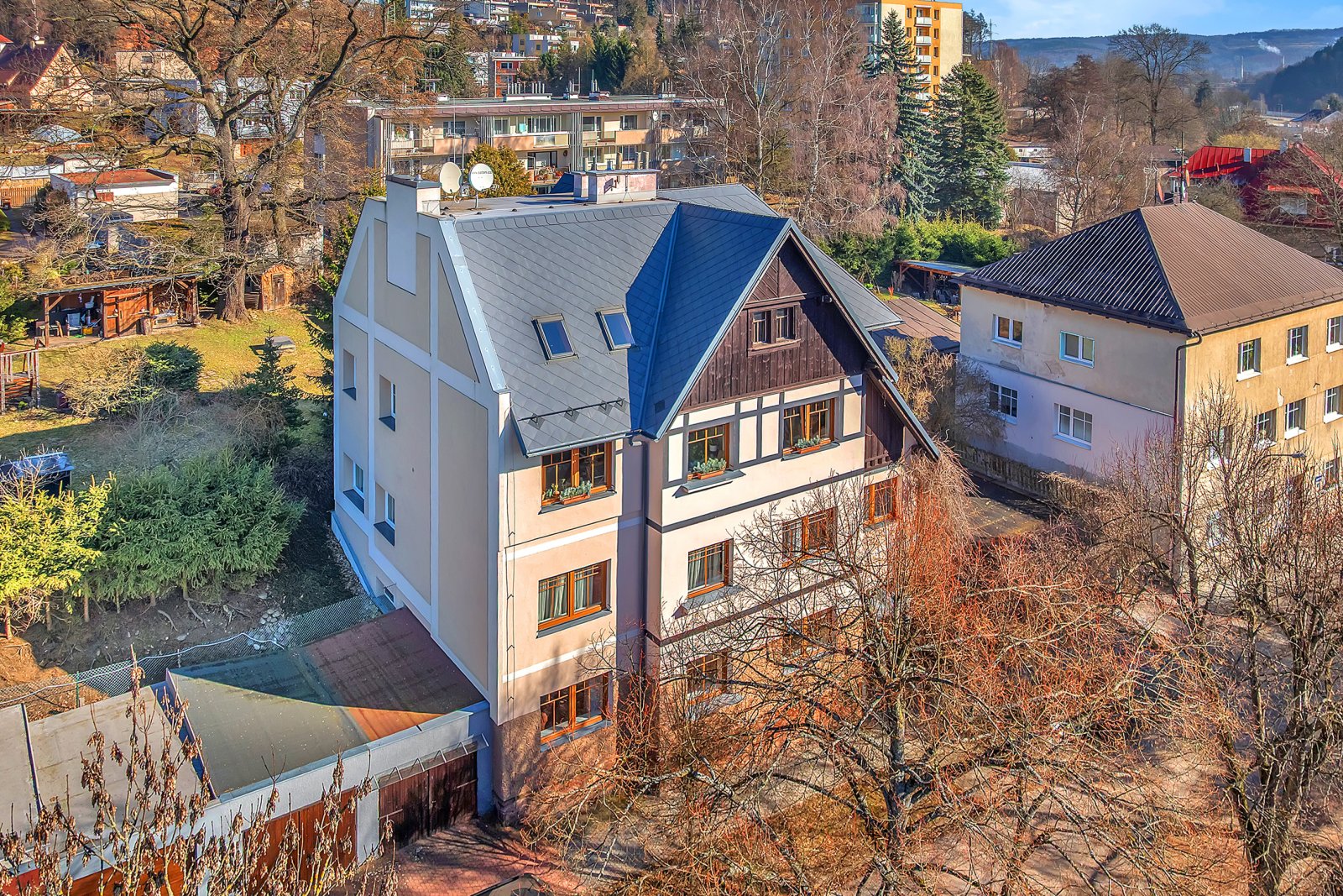 Rezervace: Zděný byt 3+1 (117m2), OV, vilová zástavba, se zahradou, Trutnov - ul. Janáčkova