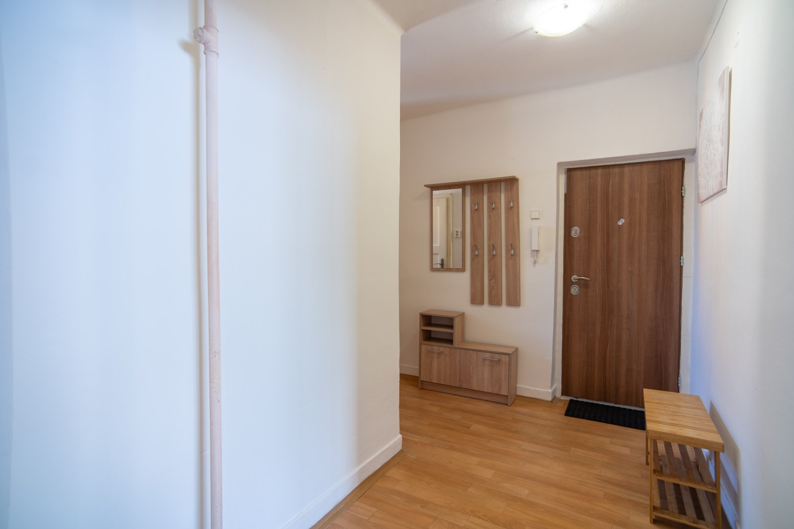 Prodej bytu 2+1 s balkonem, 56 m² + 2 sklepy – Trutnov, ul. Železničářská