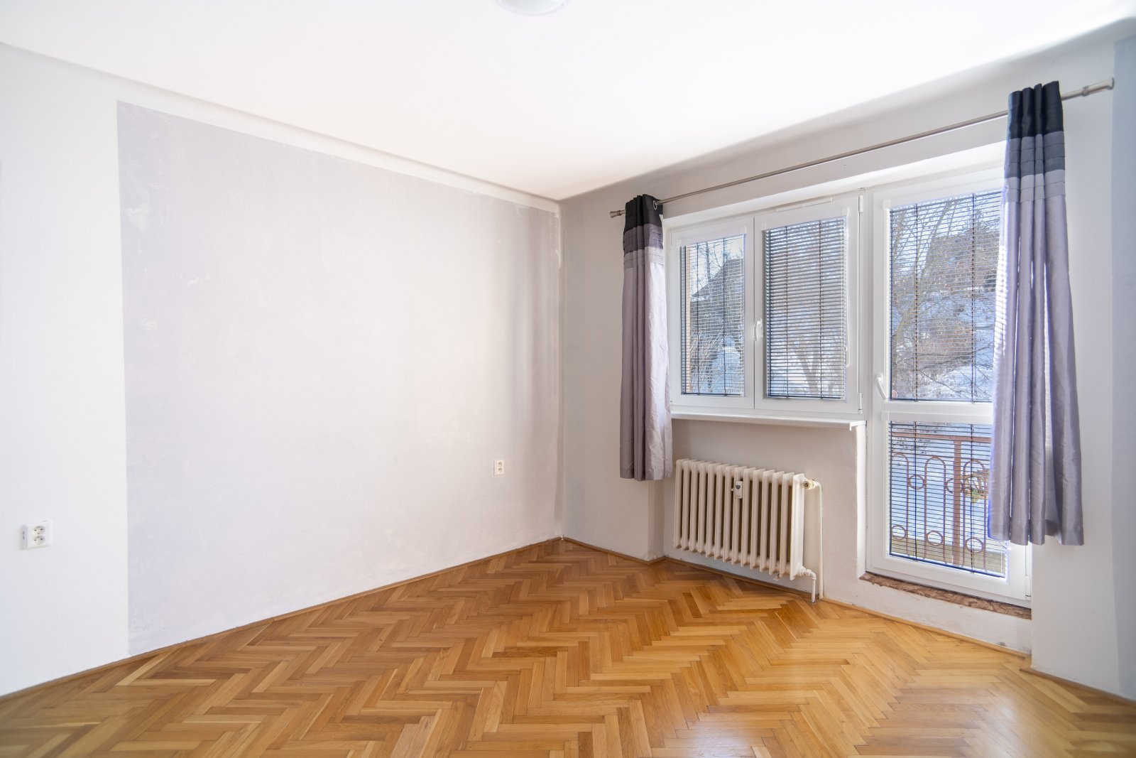Prodej bytu 2+1 s balkonem, 56 m² + 2 sklepy – Trutnov, ul. Železničářská