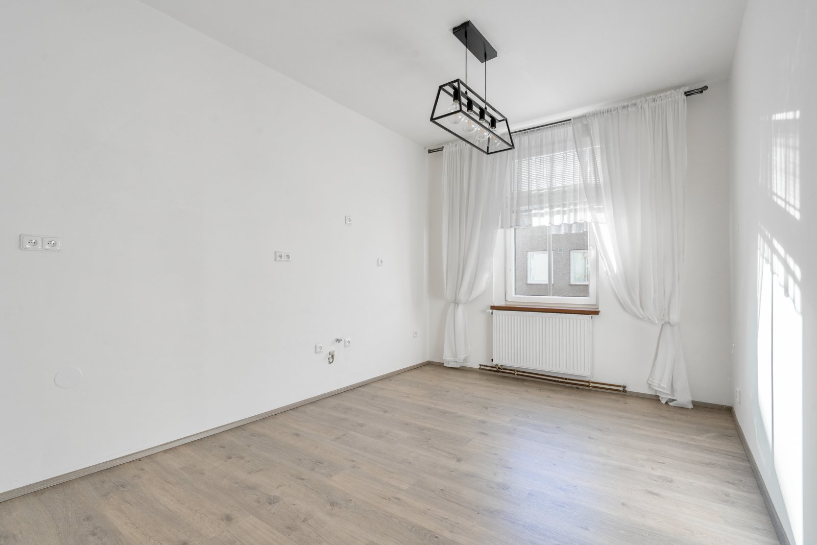 Zděný byt 2+kk po rekonstrukci, osobní vlastnictví, Trutnov - ul. Voletinská