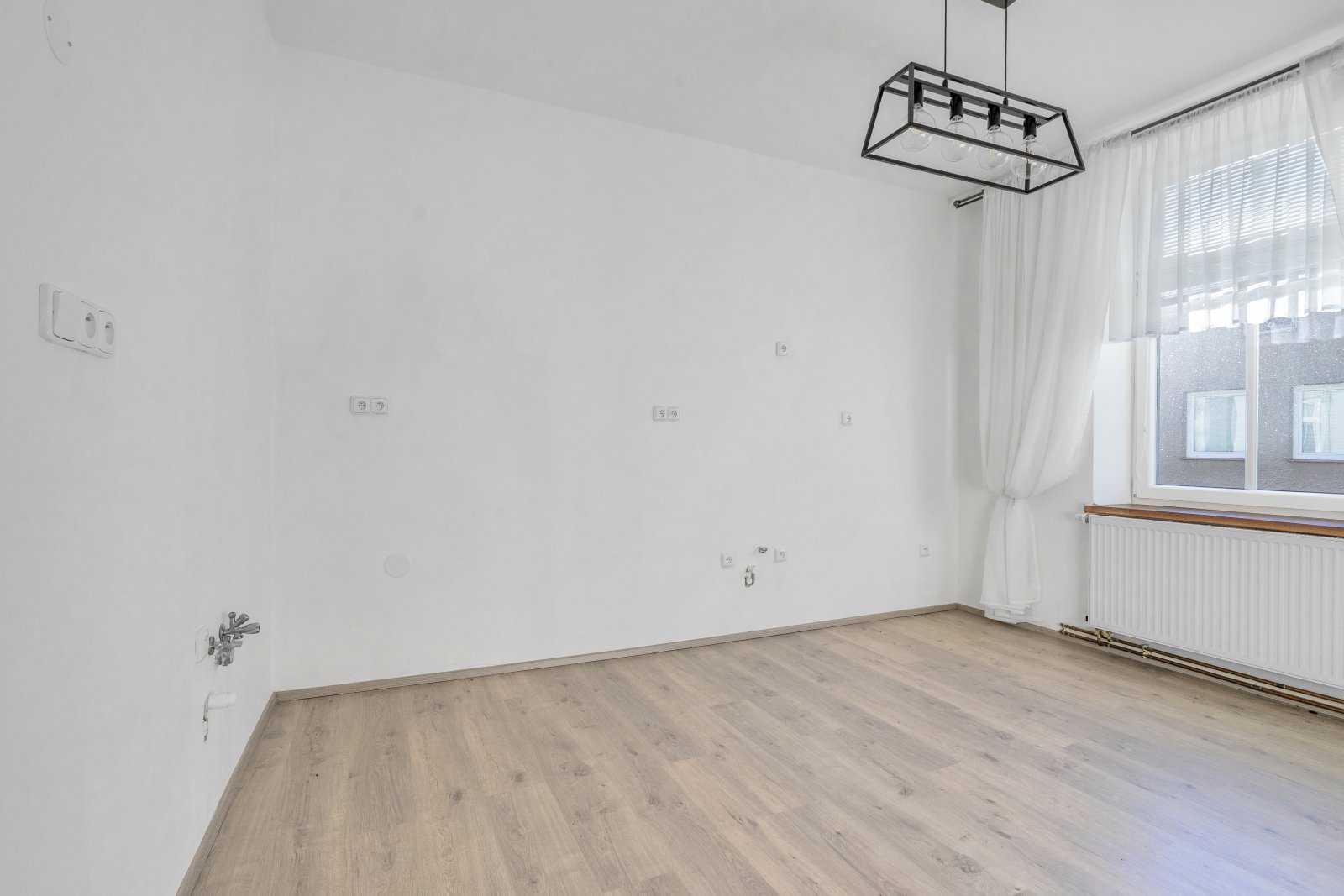 Zděný byt 2+kk po rekonstrukci, osobní vlastnictví, Trutnov - ul. Voletinská