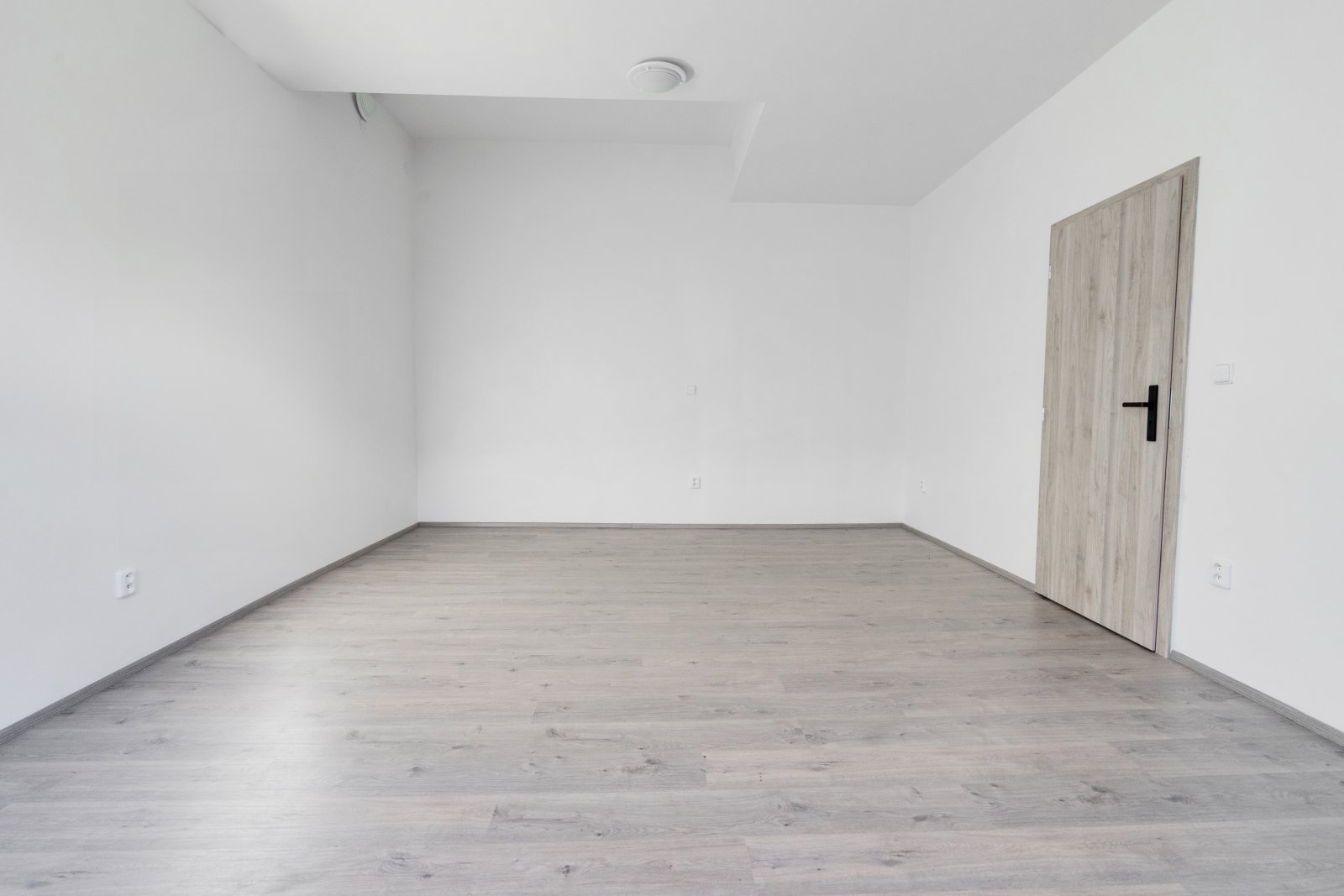 Zděný byt 2+kk po rekonstrukci, osobní vlastnictví, Trutnov - ul. Voletinská