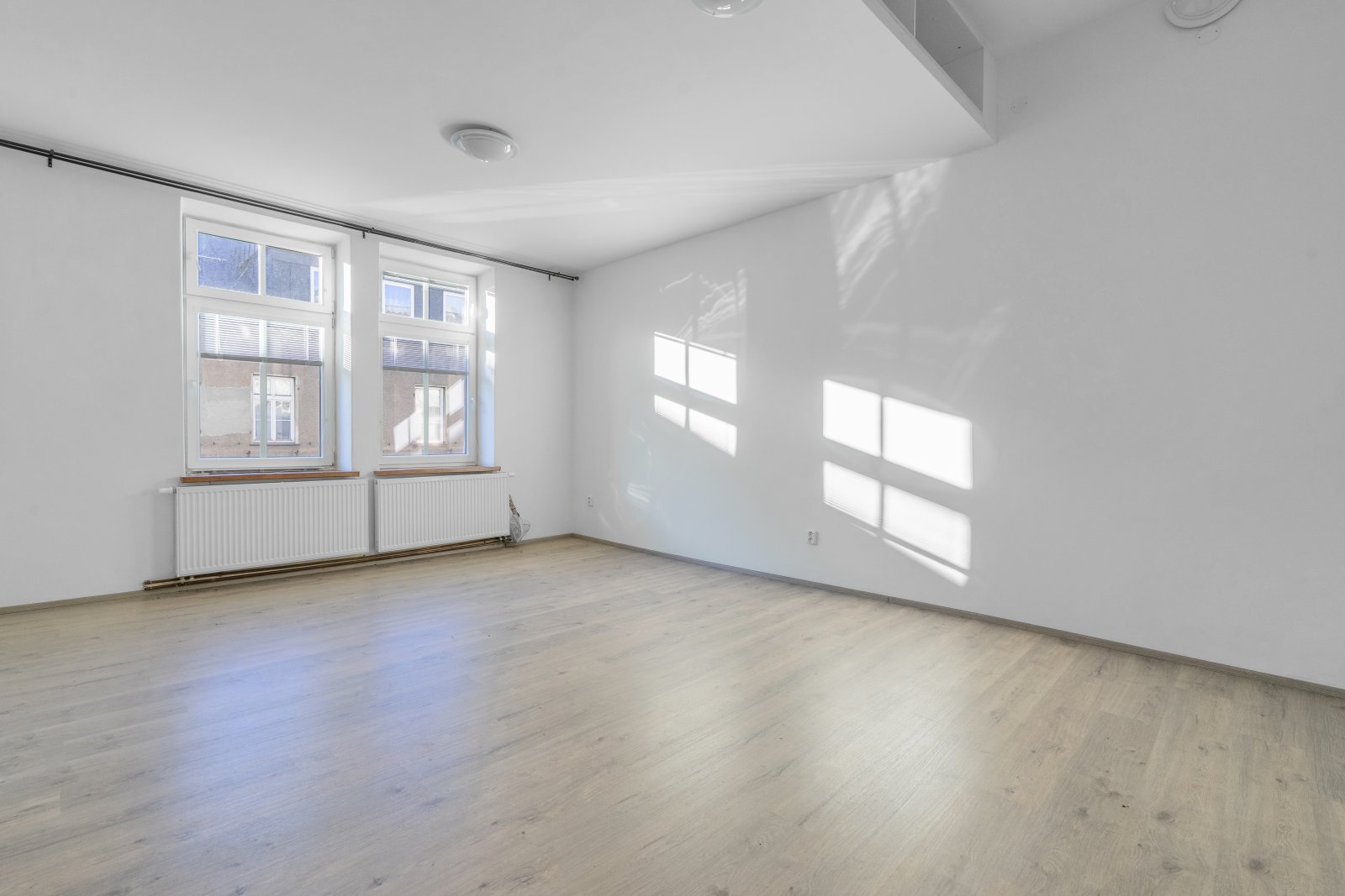 Zděný byt 2+kk po rekonstrukci, osobní vlastnictví, Trutnov - ul. Voletinská