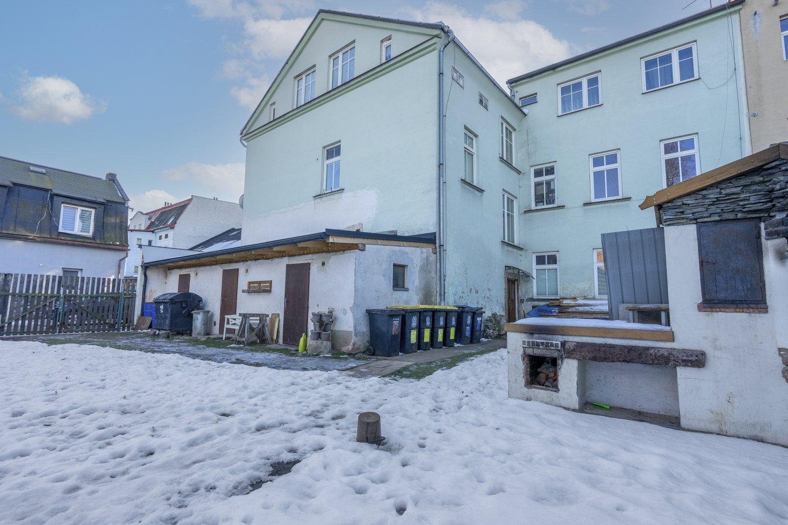 Zděný byt 2+kk po rekonstrukci, osobní vlastnictví, Trutnov - ul. Voletinská