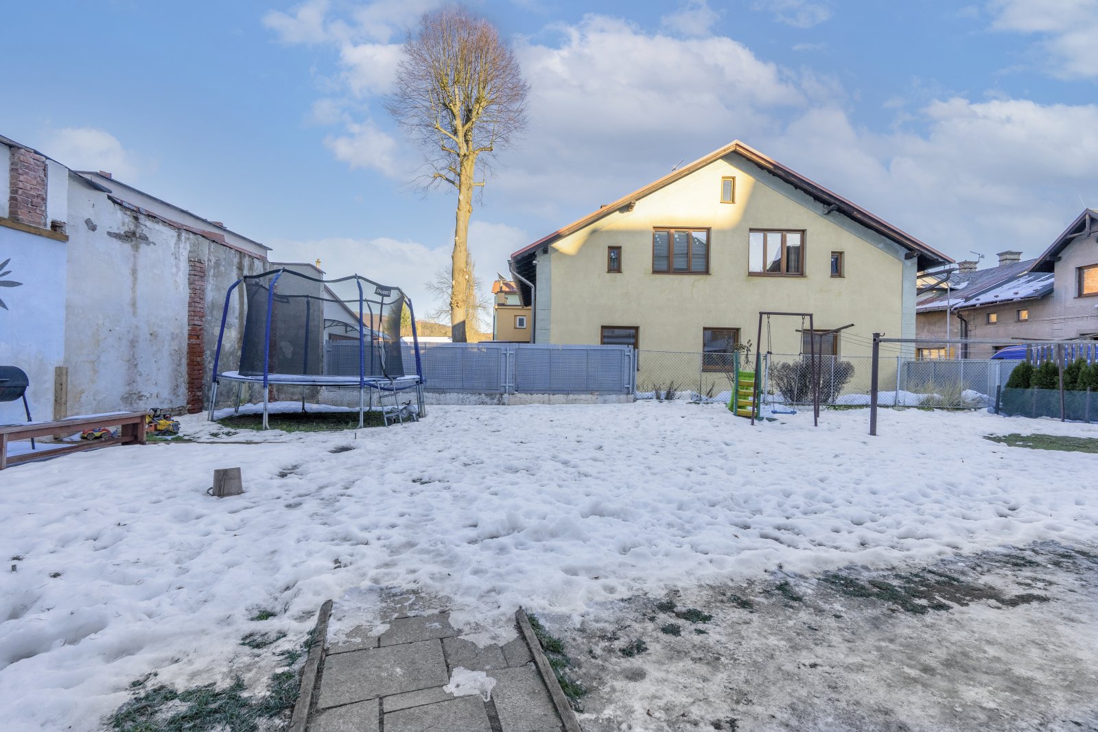 Zděný byt 2+kk po rekonstrukci, osobní vlastnictví, Trutnov - ul. Voletinská